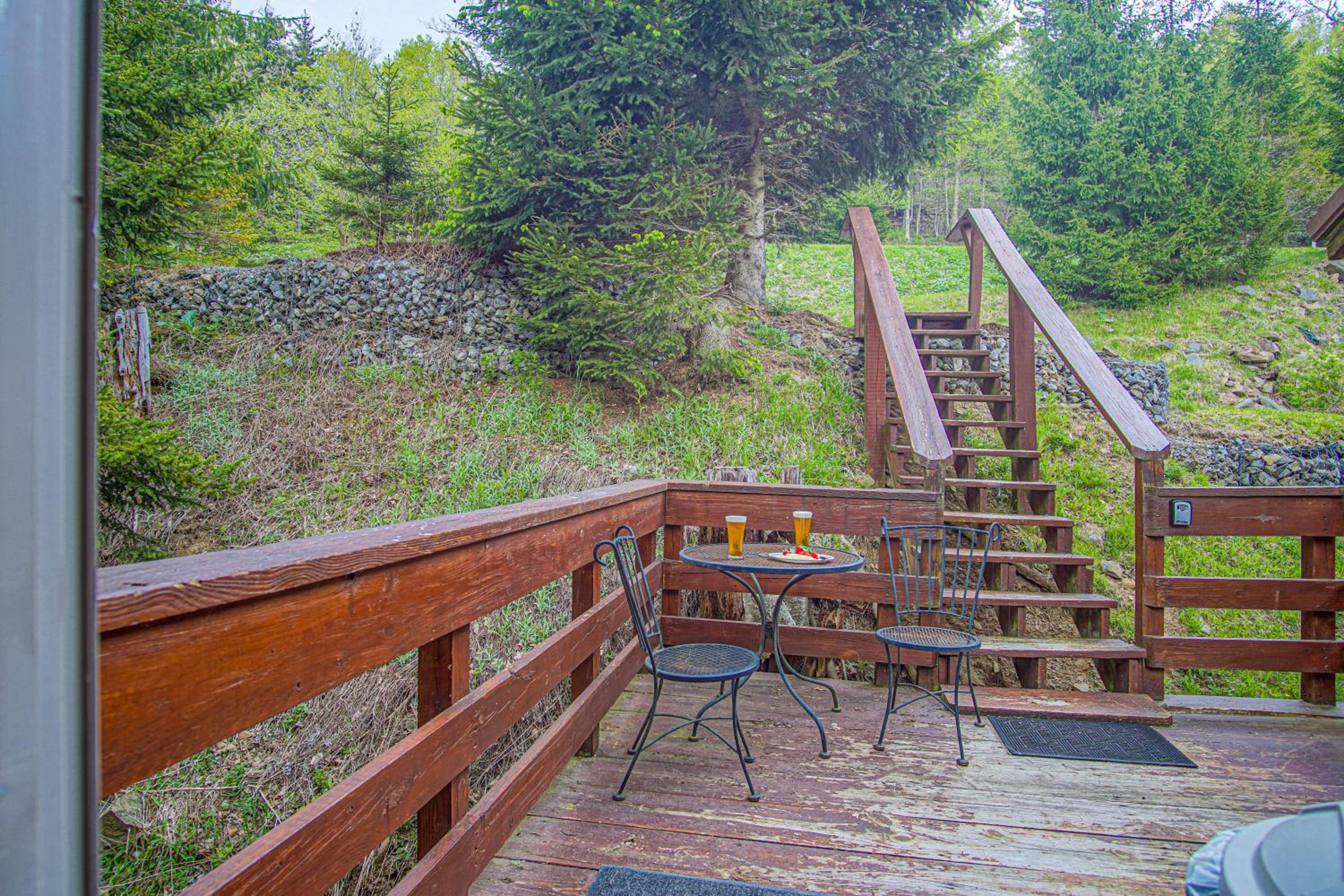 South Westridge 47GH - Snow Flurry Cabin adjacent to The spacious 47 Home