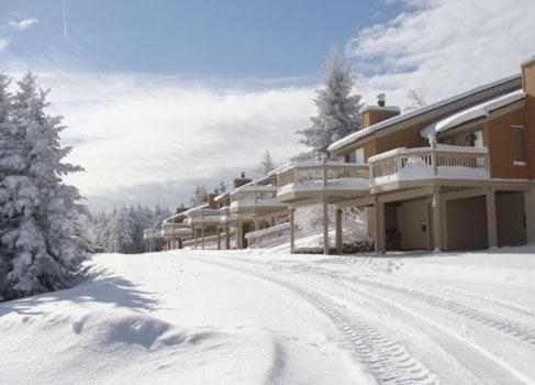 Wabasso 10 Ski Hideaway outside your door 2 Br Spacious Balcony