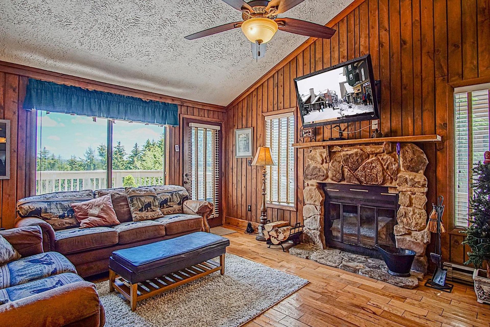 Wabasso 10 Ski Hideaway outside your door 2 Br Spacious Balcony