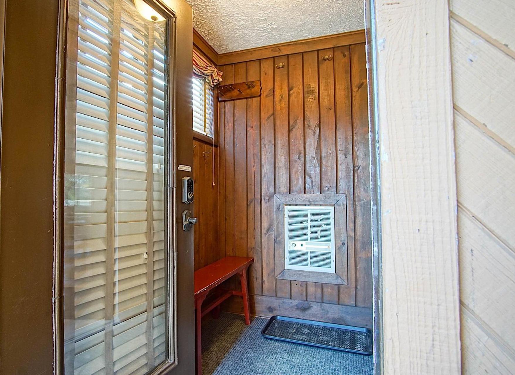 Wabasso 10 Ski Hideaway outside your door 2 Br Spacious Balcony