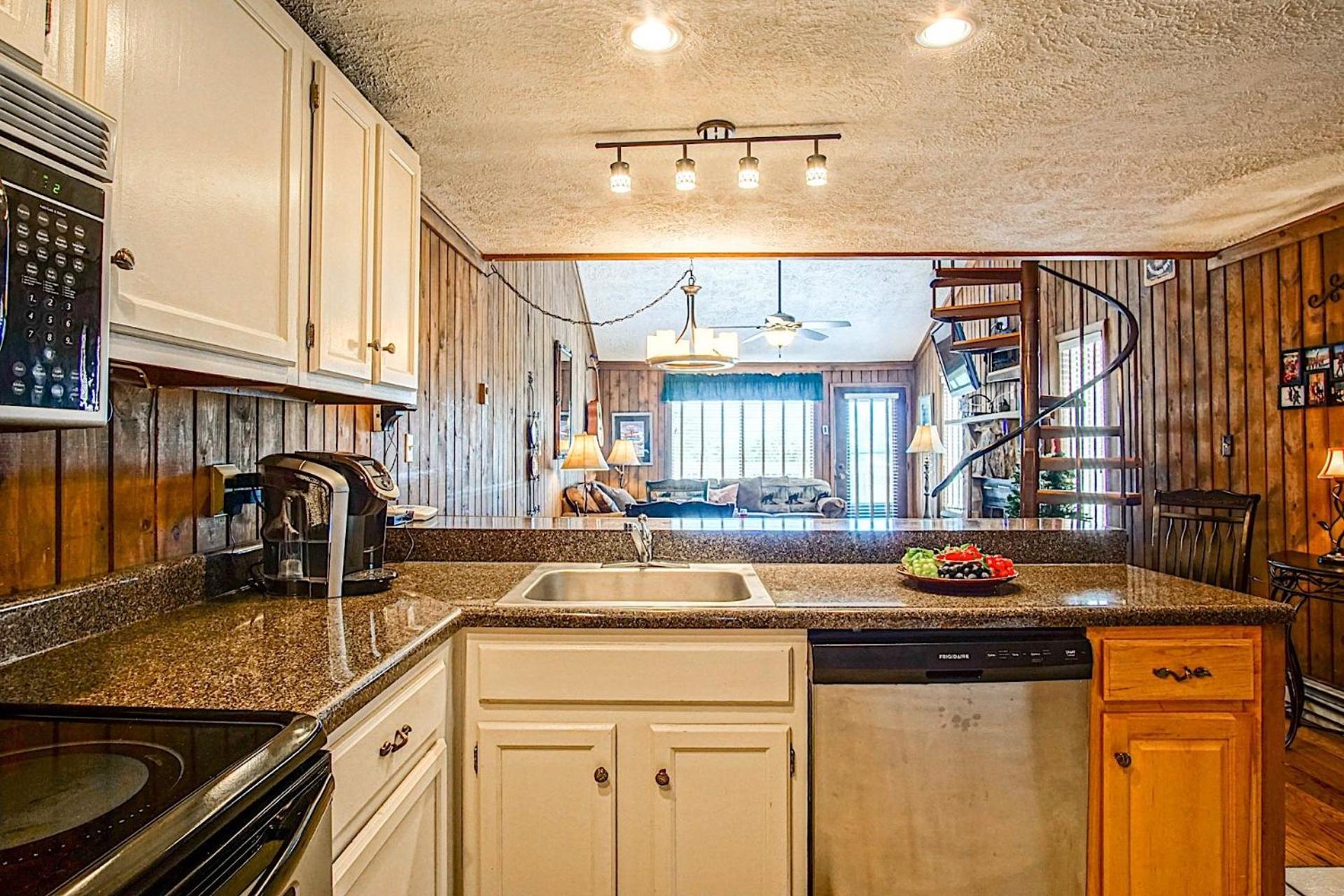 Wabasso 10 Ski Hideaway outside your door 2 Br Spacious Balcony