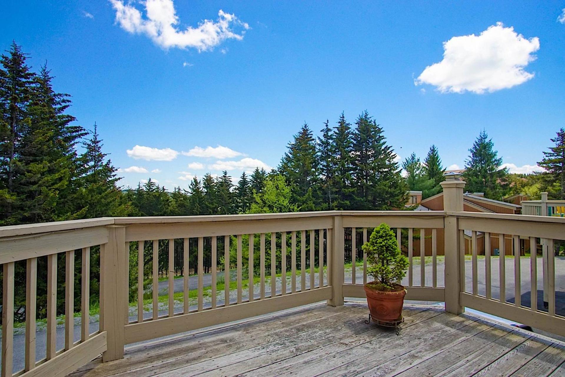 Wabasso 10 Ski Hideaway outside your door 2 Br Spacious Balcony