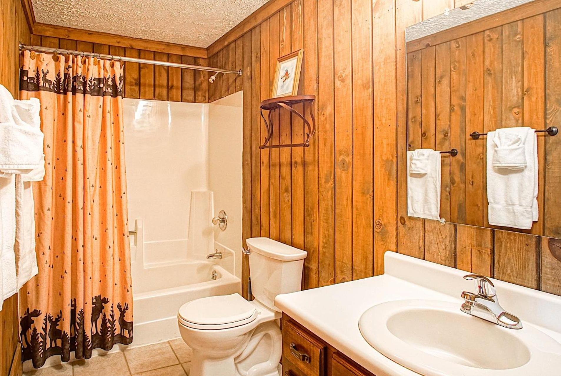 Wabasso 10 Ski Hideaway outside your door 2 Br Spacious Balcony