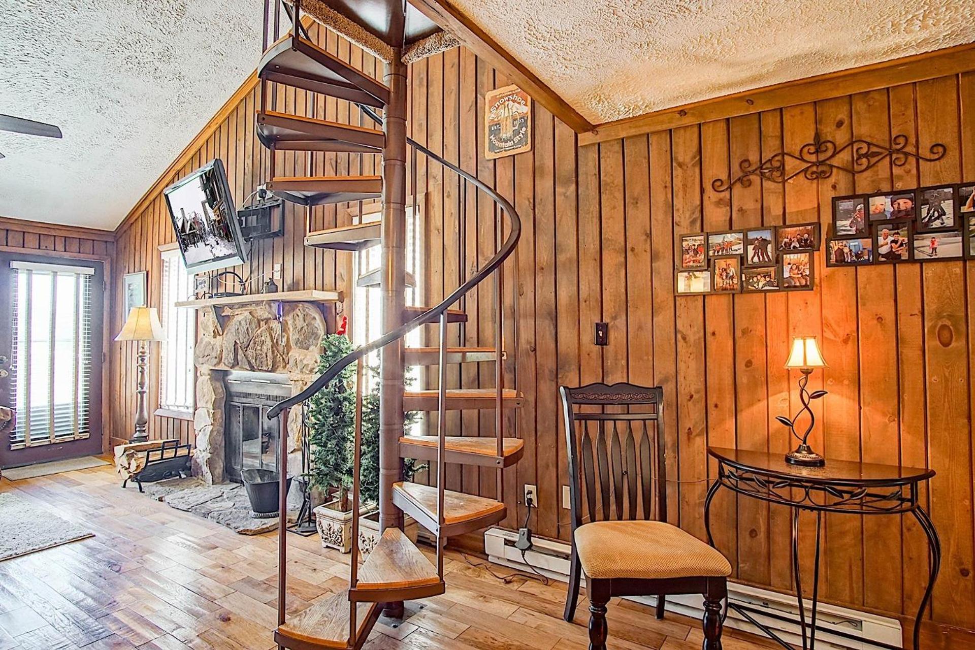 Wabasso 10 Ski Hideaway outside your door 2 Br Spacious Balcony