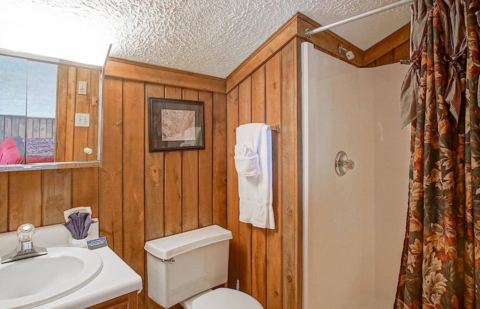 Wabasso 10 Ski Hideaway outside your door 2 Br Spacious Balcony