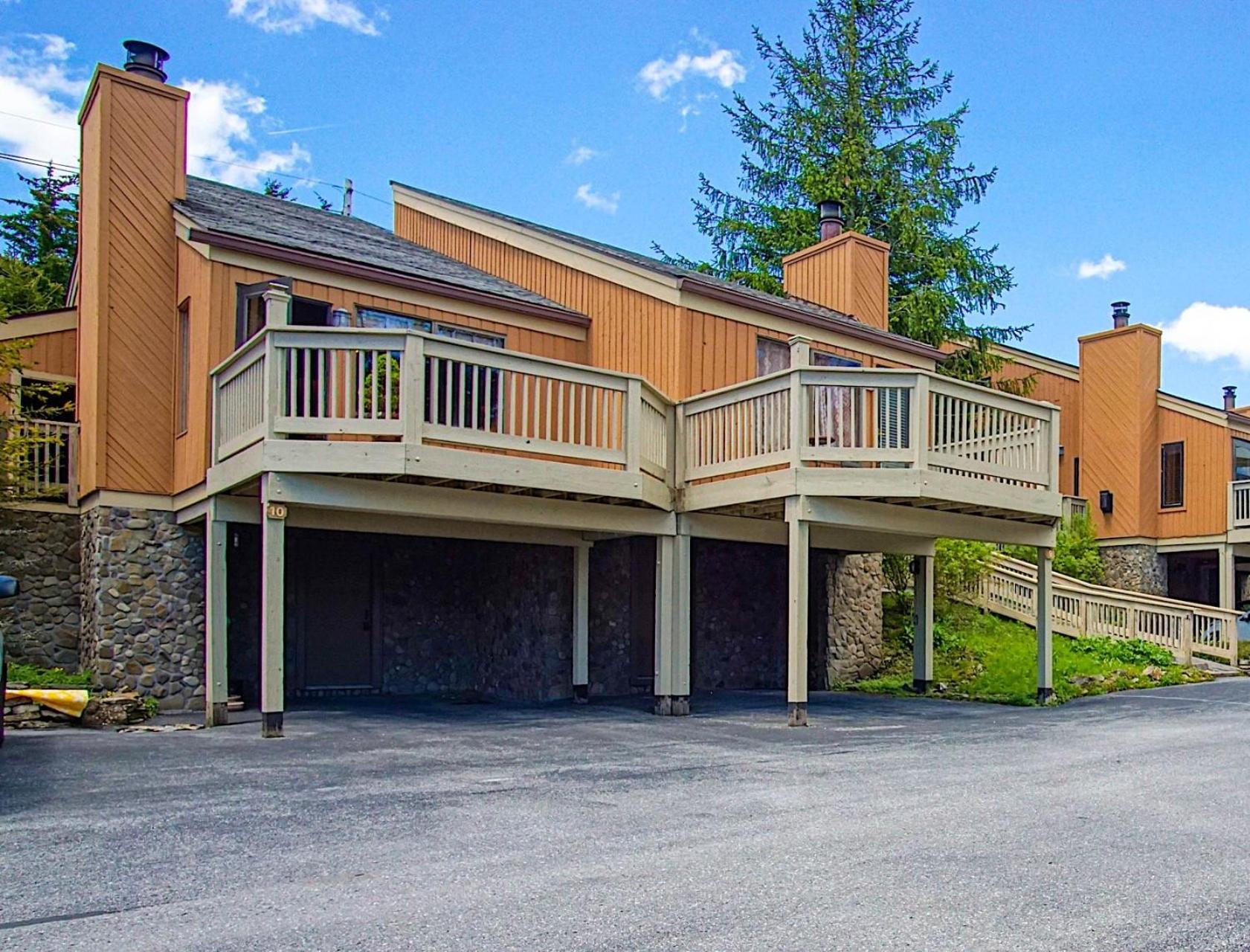 Wabasso 10 Ski Hideaway outside your door 2 Br Spacious Balcony