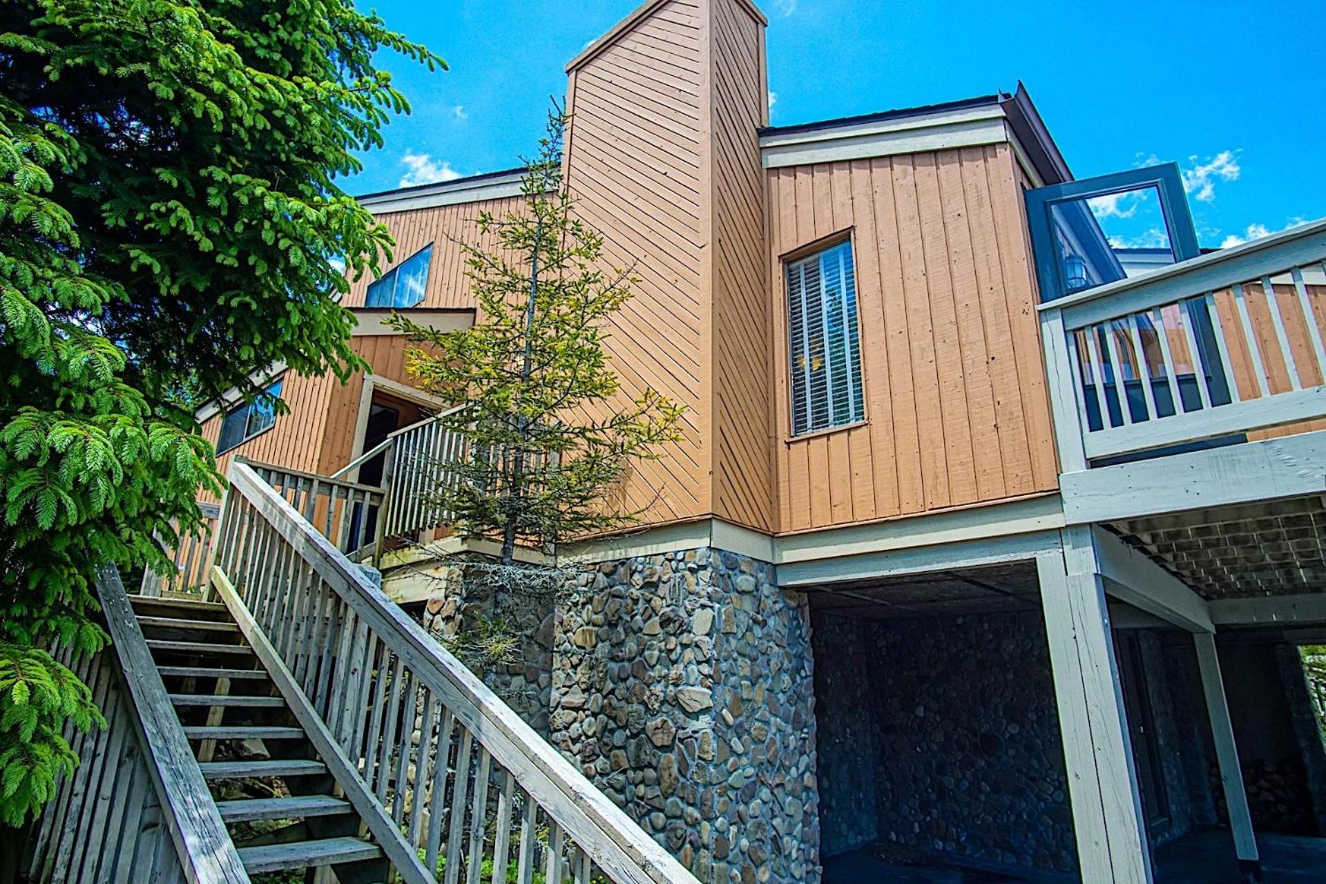 Wabasso 10 Ski Hideaway outside your door 2 Br Spacious Balcony