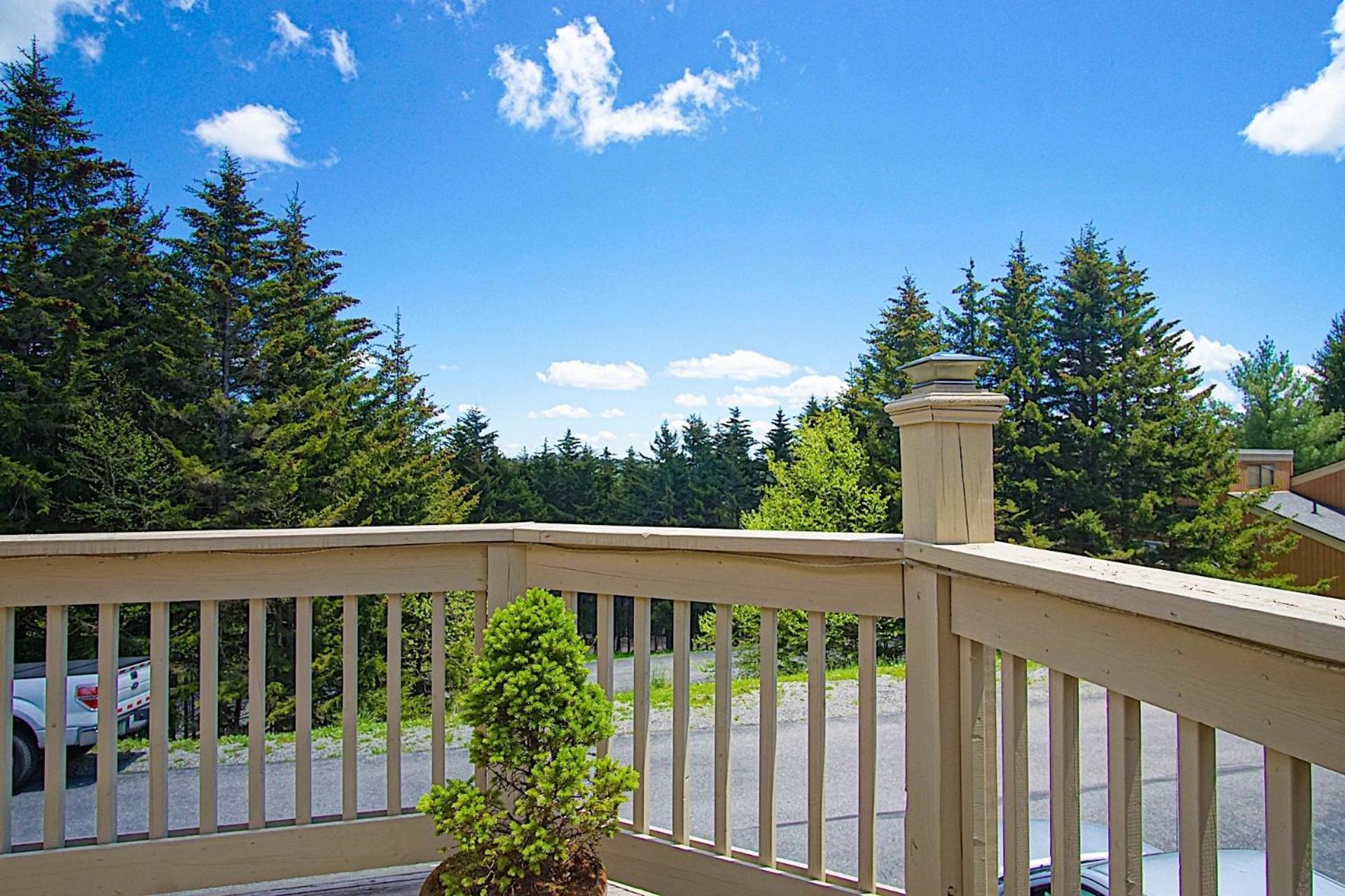 Wabasso 10 Ski Hideaway outside your door 2 Br Spacious Balcony
