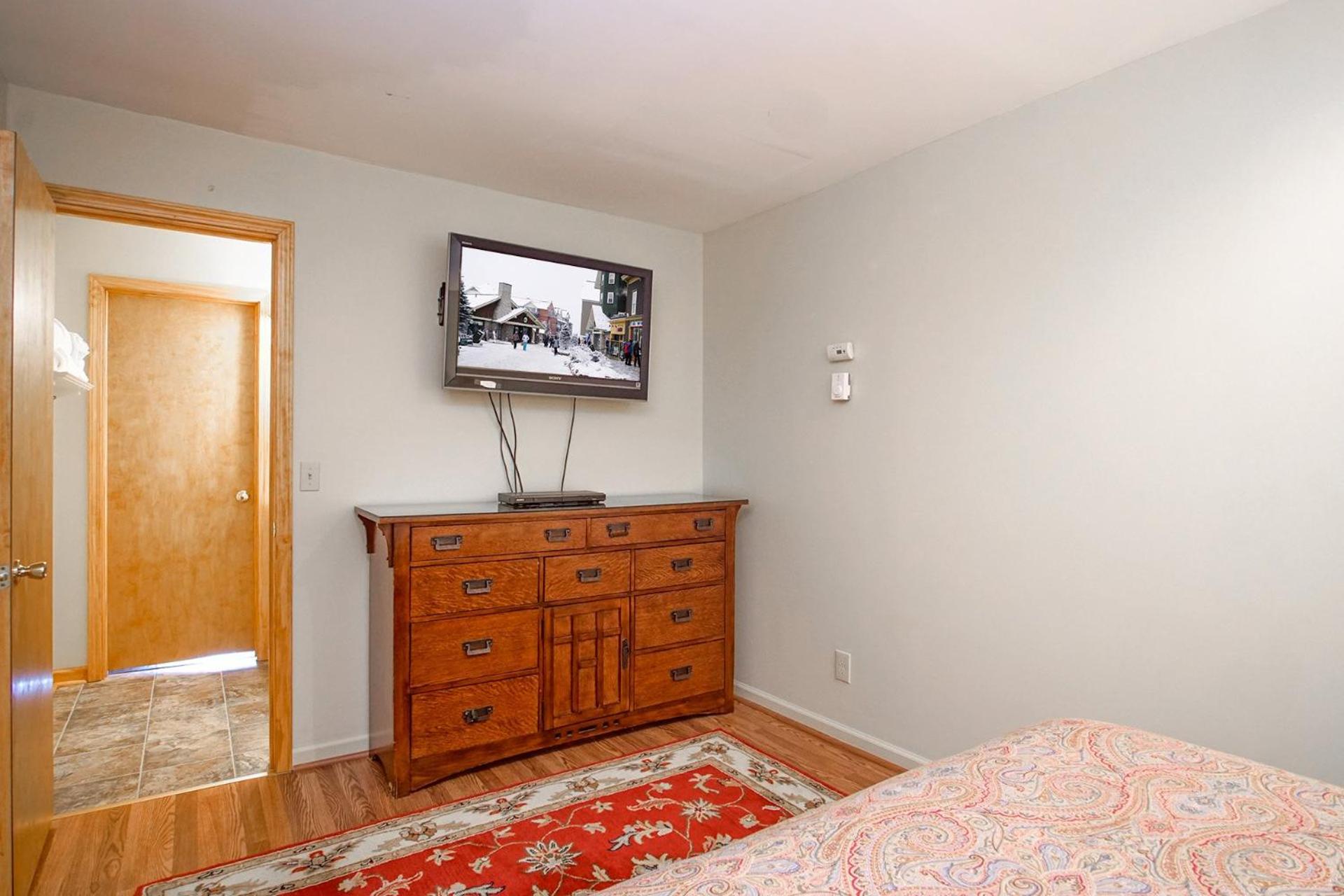 Stemwinder 6B 1 Bedroom, 1 Full Bath, Slope Side