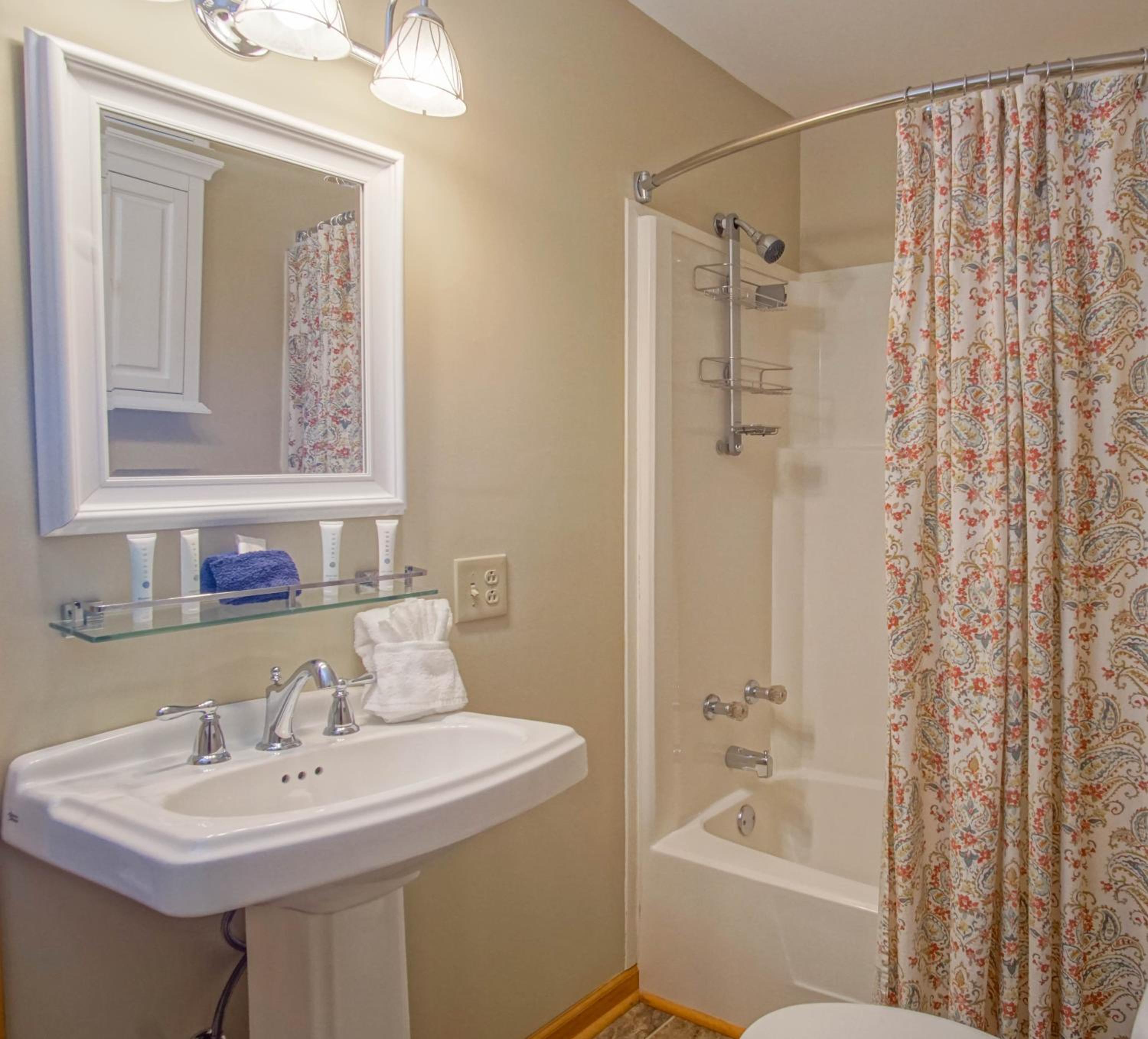 Stemwinder 6B 1 Bedroom, 1 Full Bath, Slope Side