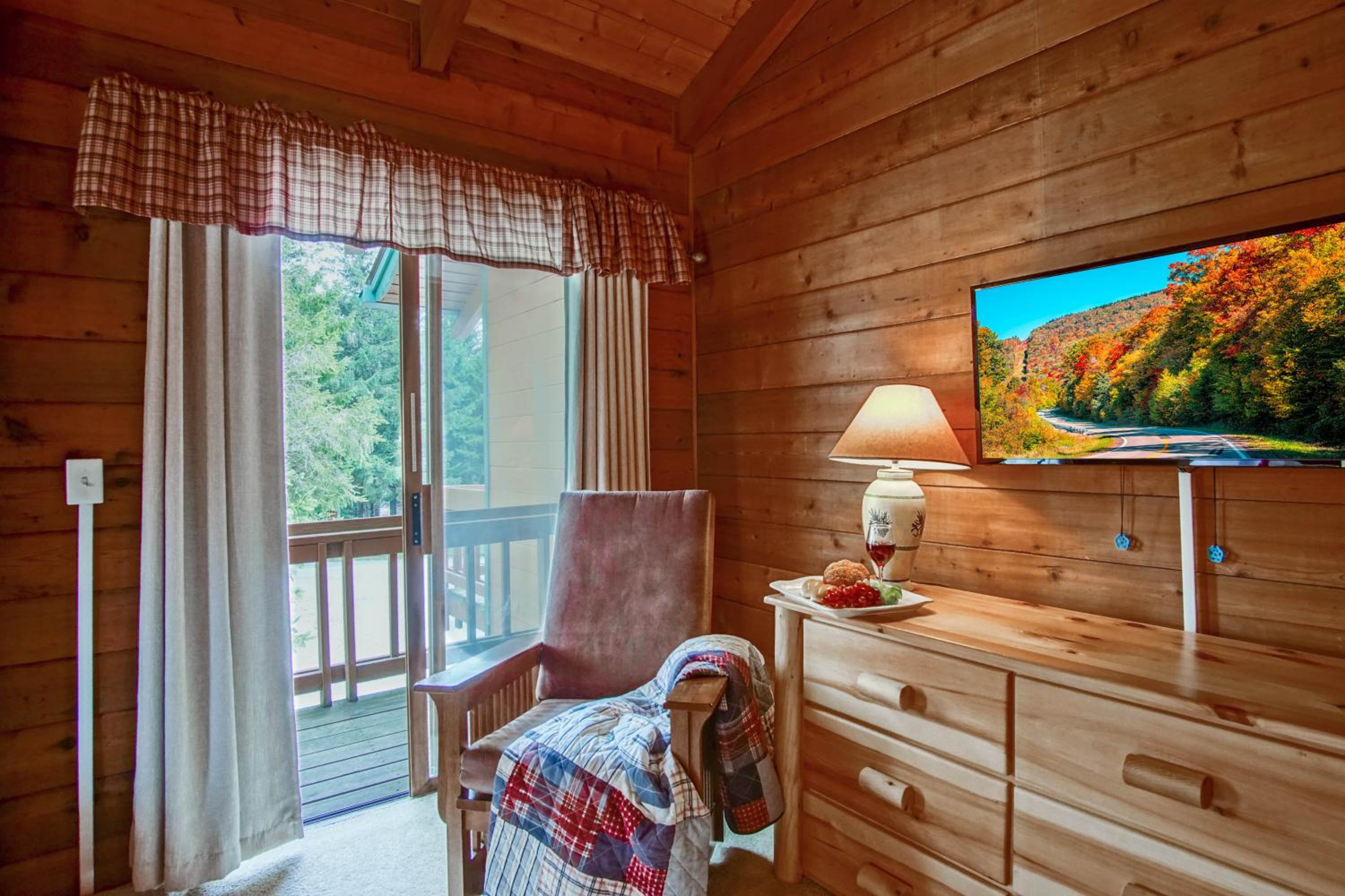 Powder Monkey 4: 2 Bedrooms Plus Sleeping Loft, 2 Full Baths: Slope Side
