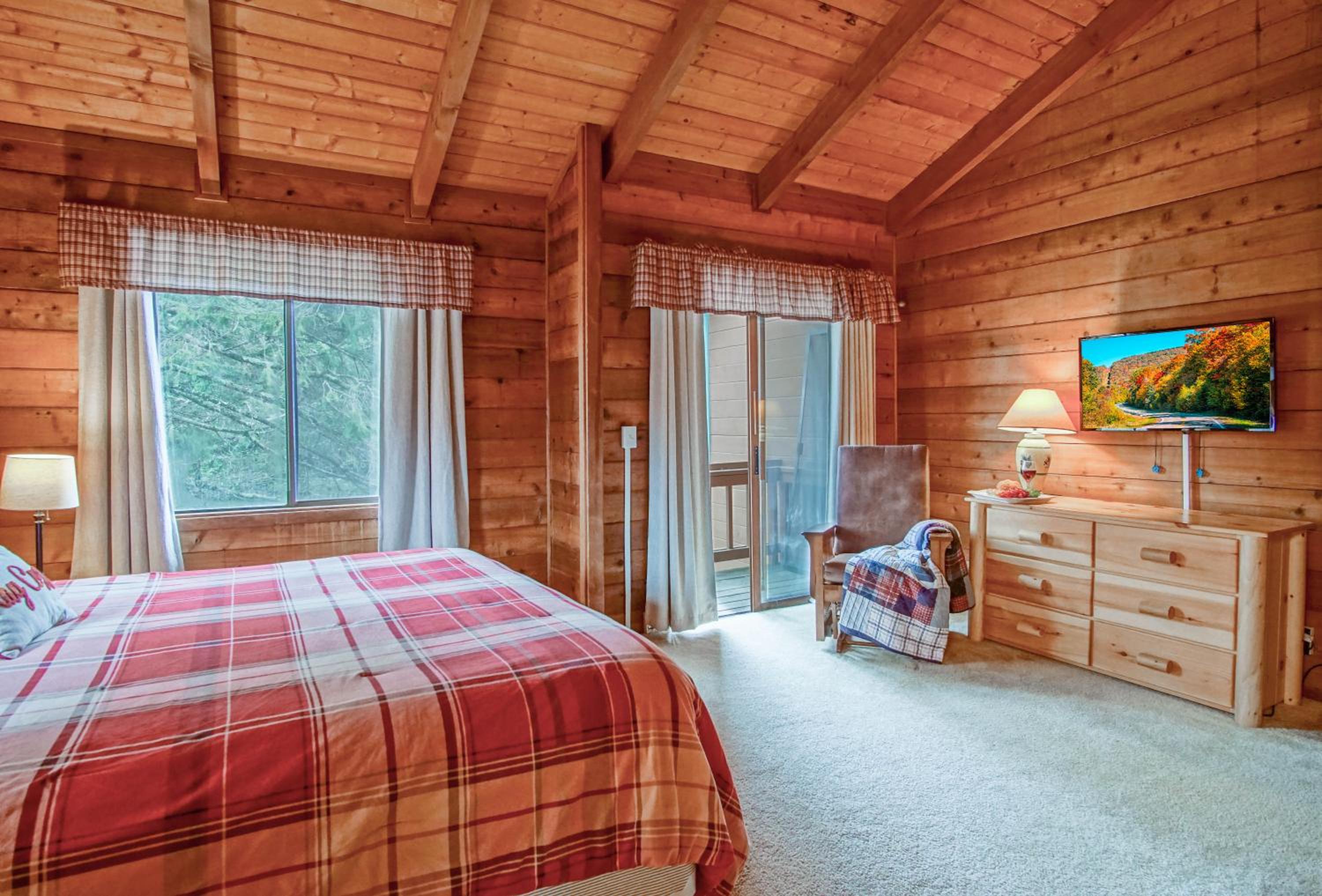 Powder Monkey 4: 2 Bedrooms Plus Sleeping Loft, 2 Full Baths: Slope Side