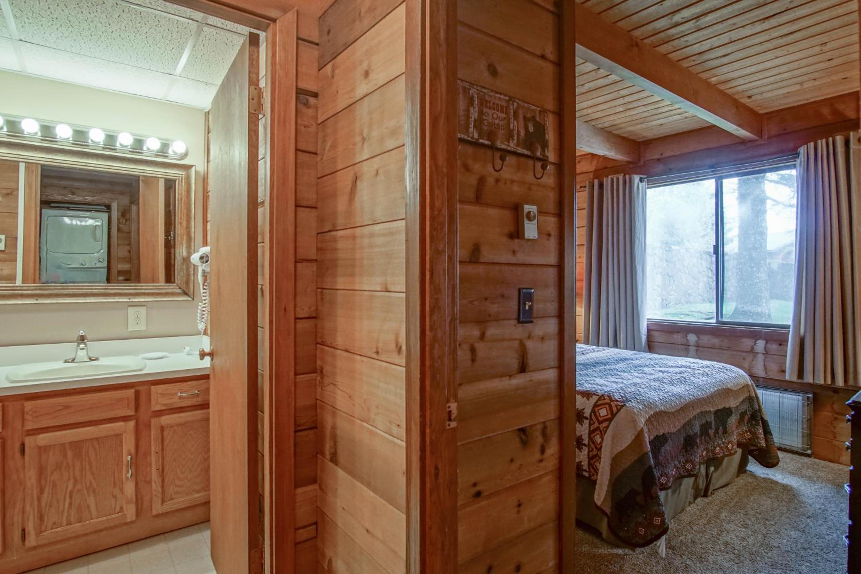Powder Monkey 4: 2 Bedrooms Plus Sleeping Loft, 2 Full Baths: Slope Side