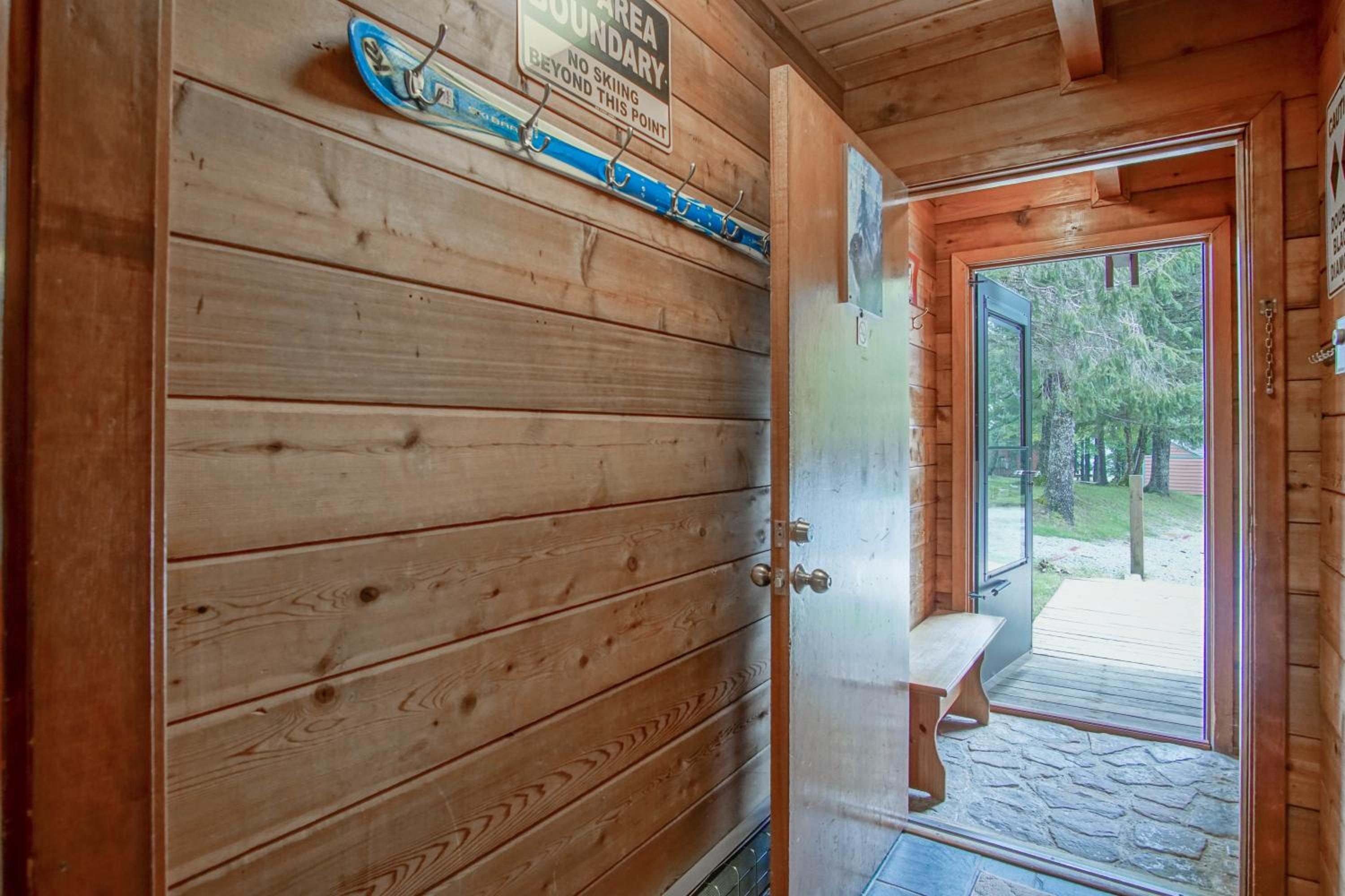 Powder Monkey 4: 2 Bedrooms Plus Sleeping Loft, 2 Full Baths: Slope Side