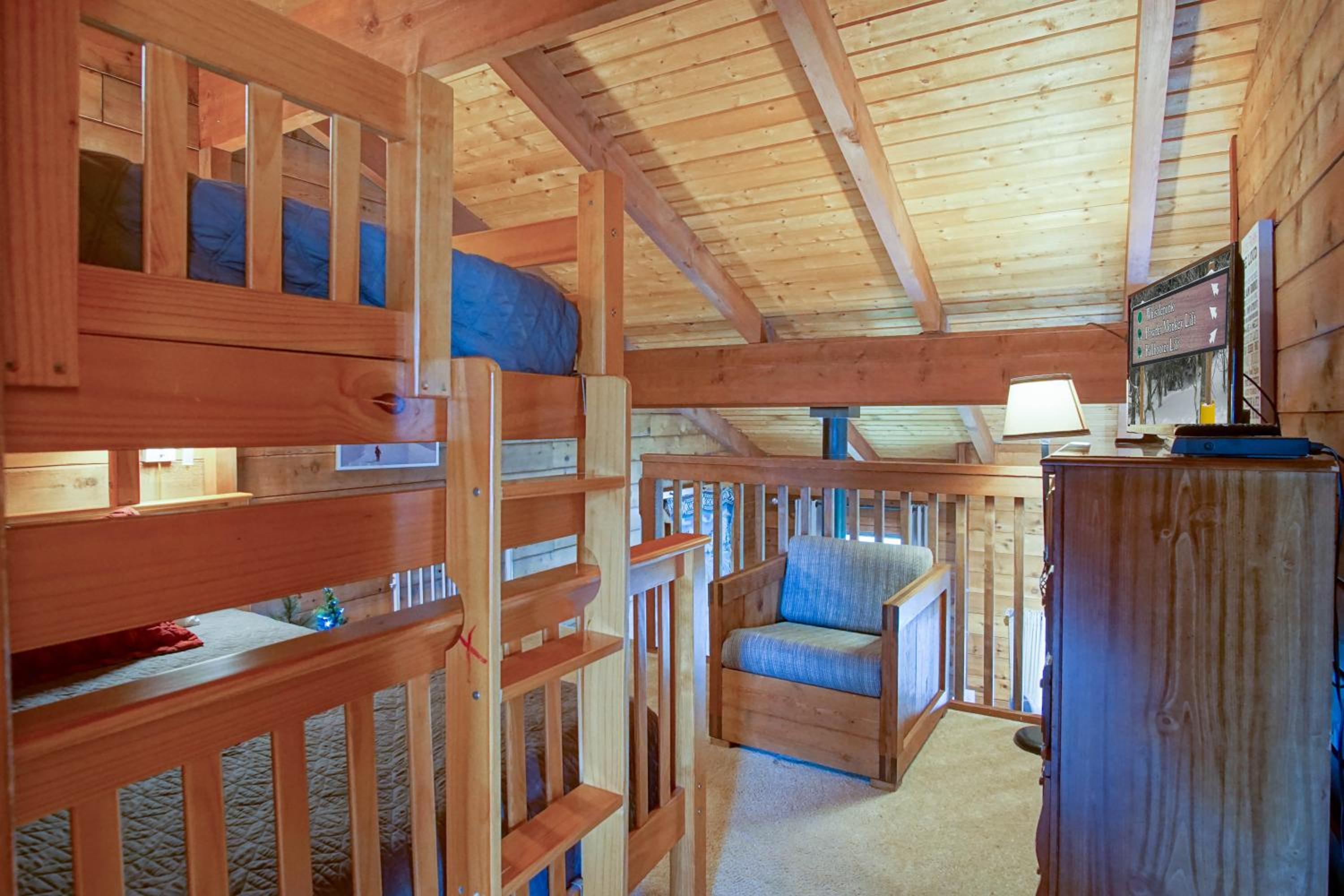 Powder Monkey 4: 2 Bedrooms Plus Sleeping Loft, 2 Full Baths: Slope Side