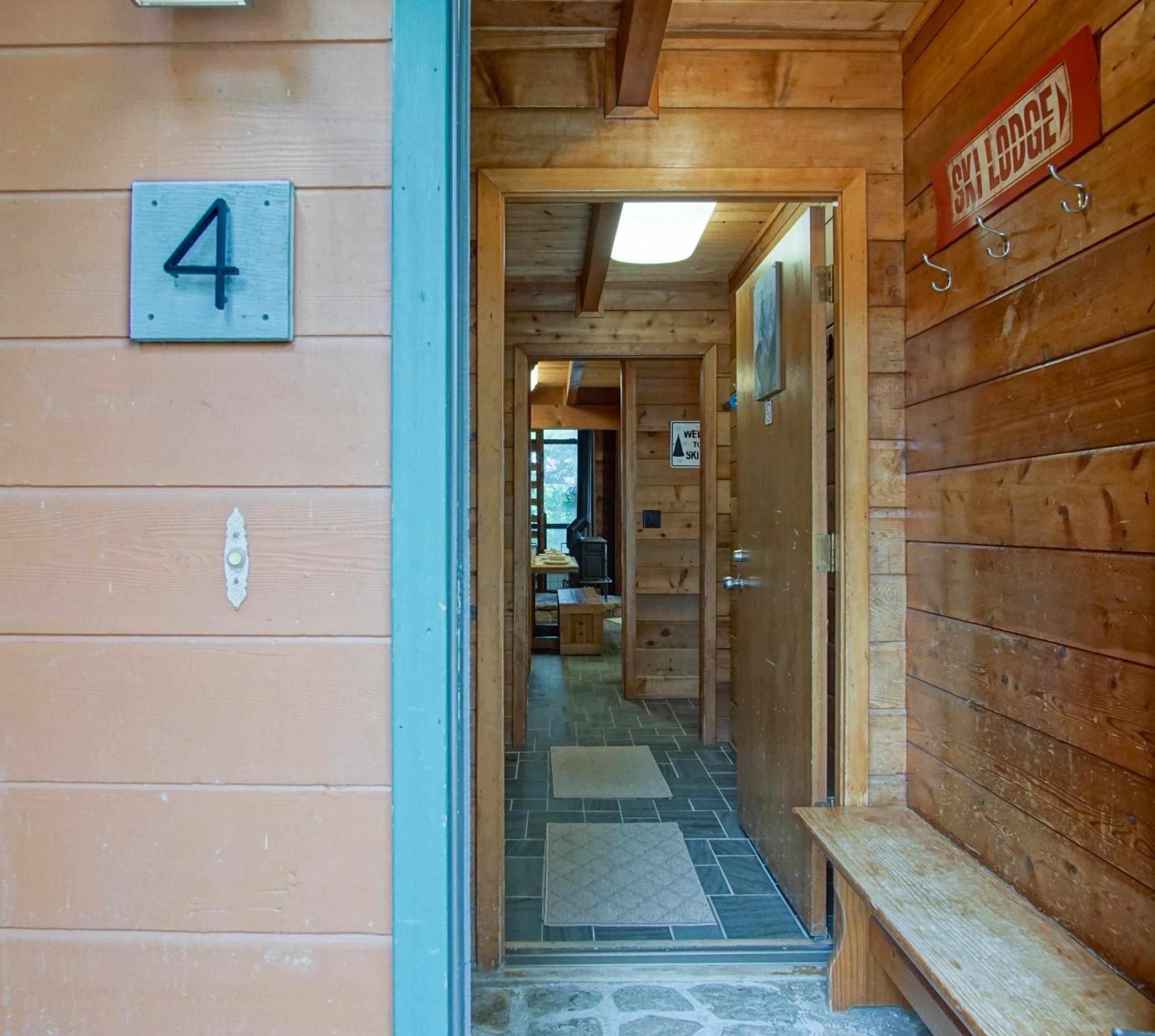 Powder Monkey 4: 2 Bedrooms Plus Sleeping Loft, 2 Full Baths: Slope Side