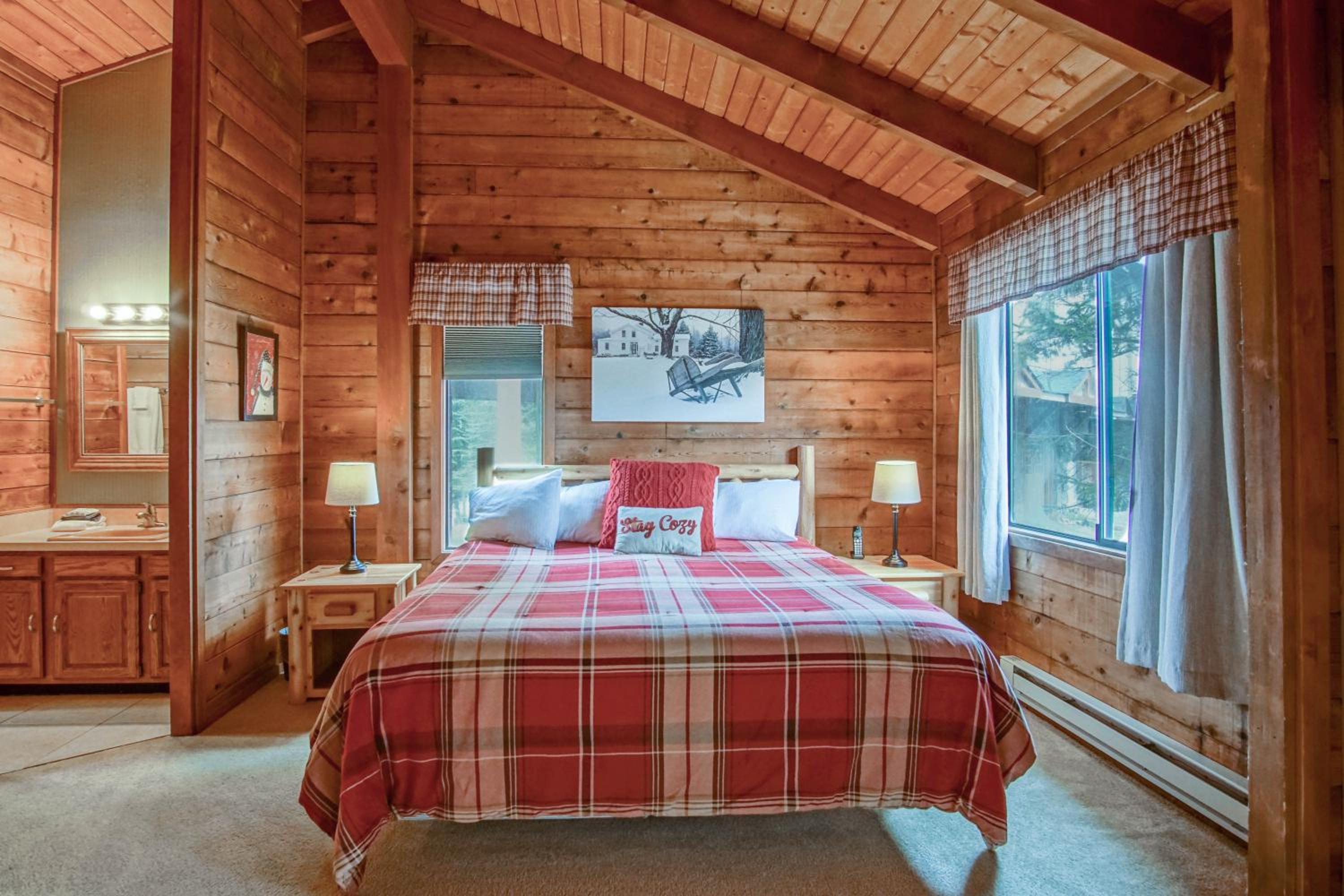 Powder Monkey 4: 2 Bedrooms Plus Sleeping Loft, 2 Full Baths: Slope Side