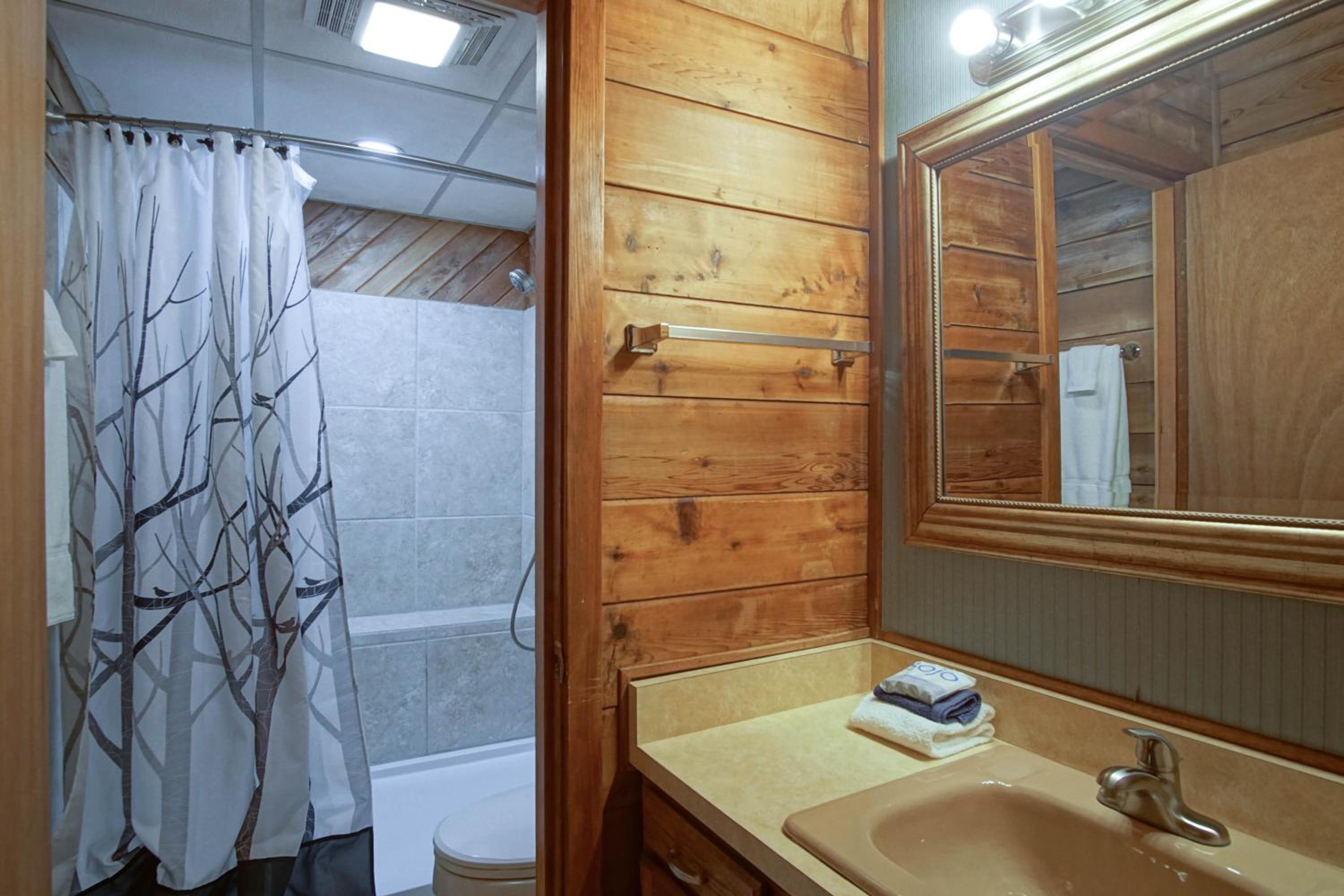 Powder Monkey 4: 2 Bedrooms Plus Sleeping Loft, 2 Full Baths: Slope Side