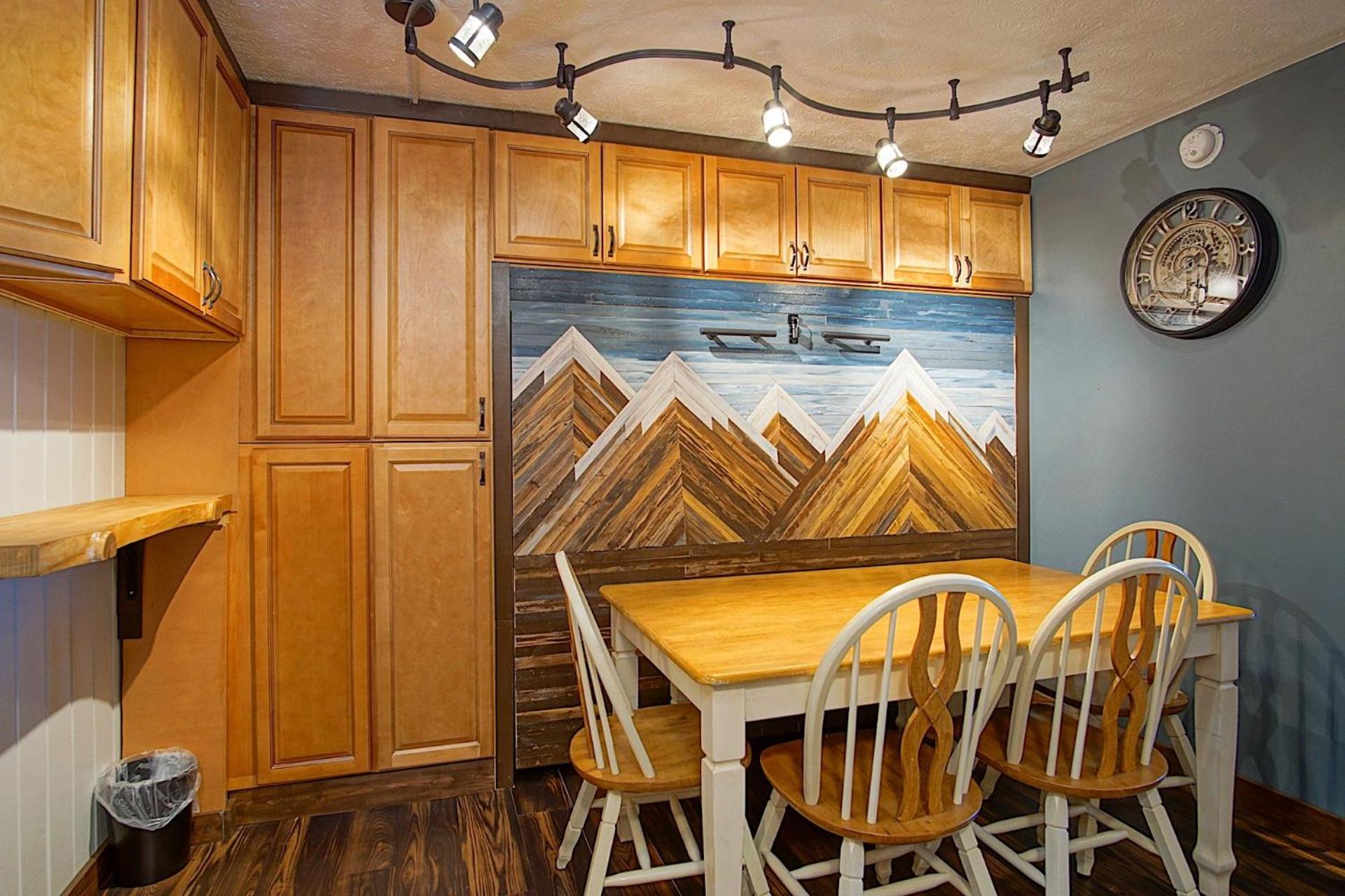 Mountain Crest 35 The Tree House at Snowshoe Superb And Comfy Sleeps 6