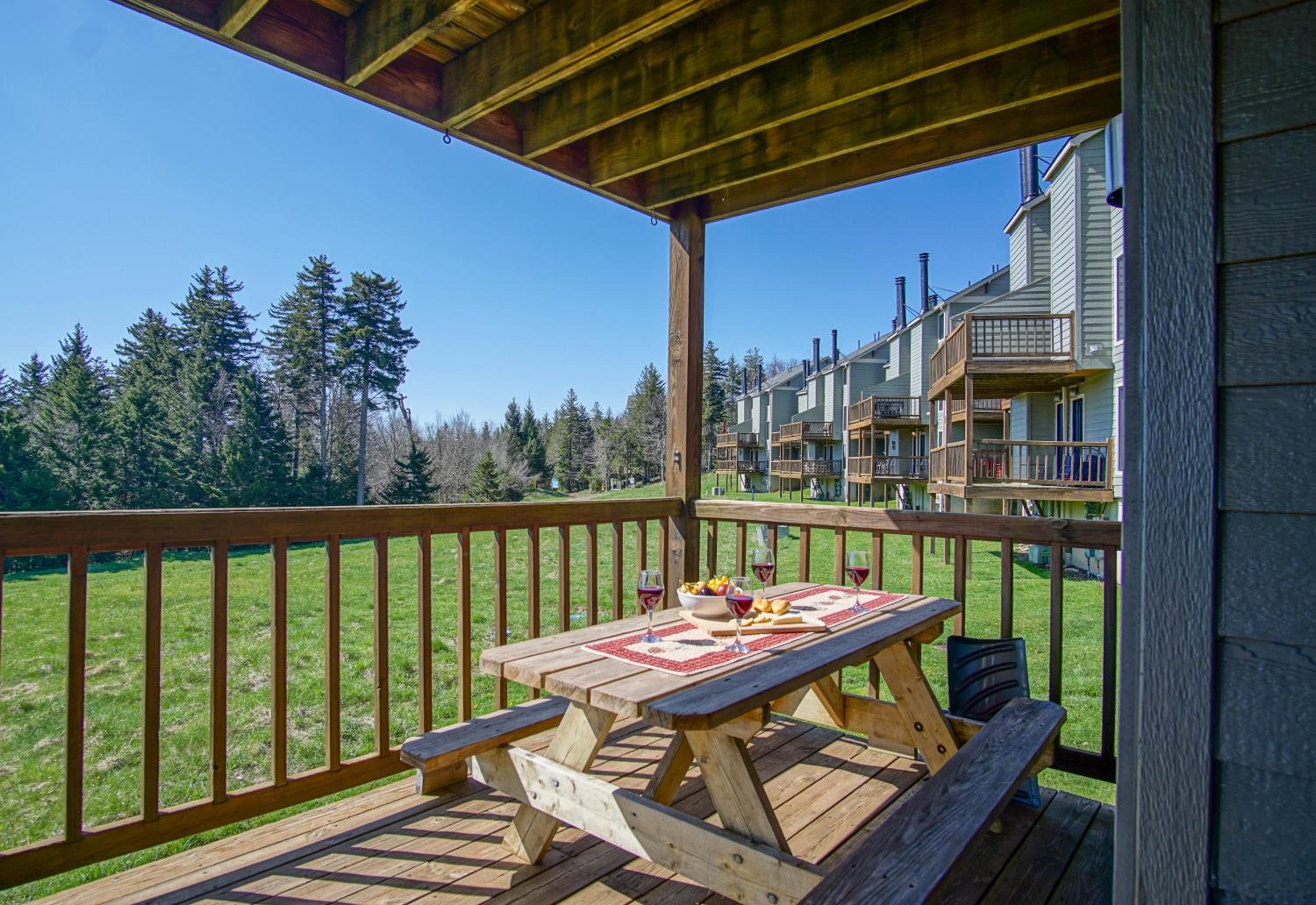 Powderidge #31: 2 Bedrooms, 2 Full Baths: Slope Side, Wood Fireplace