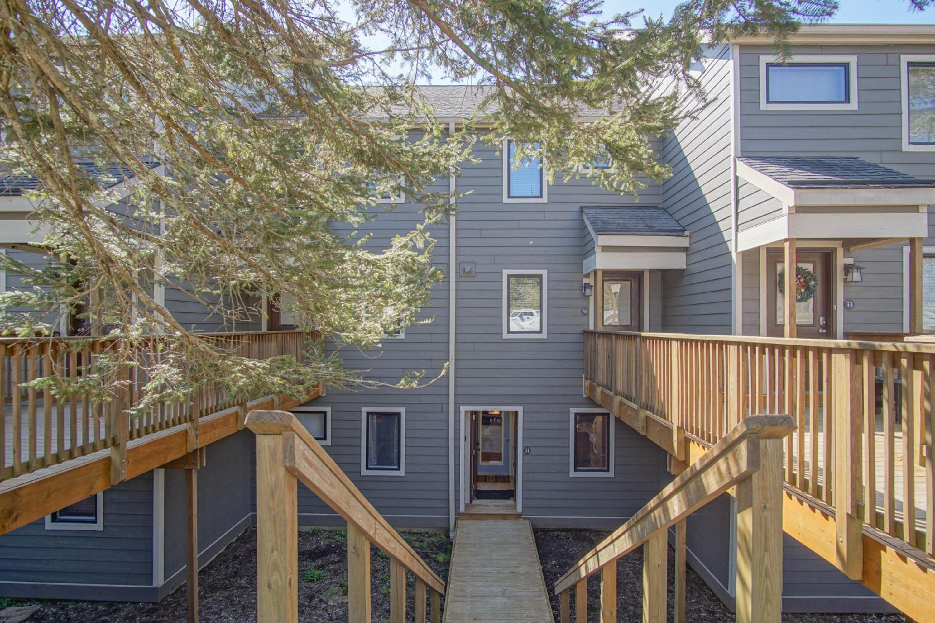 Powderidge #31: 2 Bedrooms, 2 Full Baths: Slope Side, Wood Fireplace