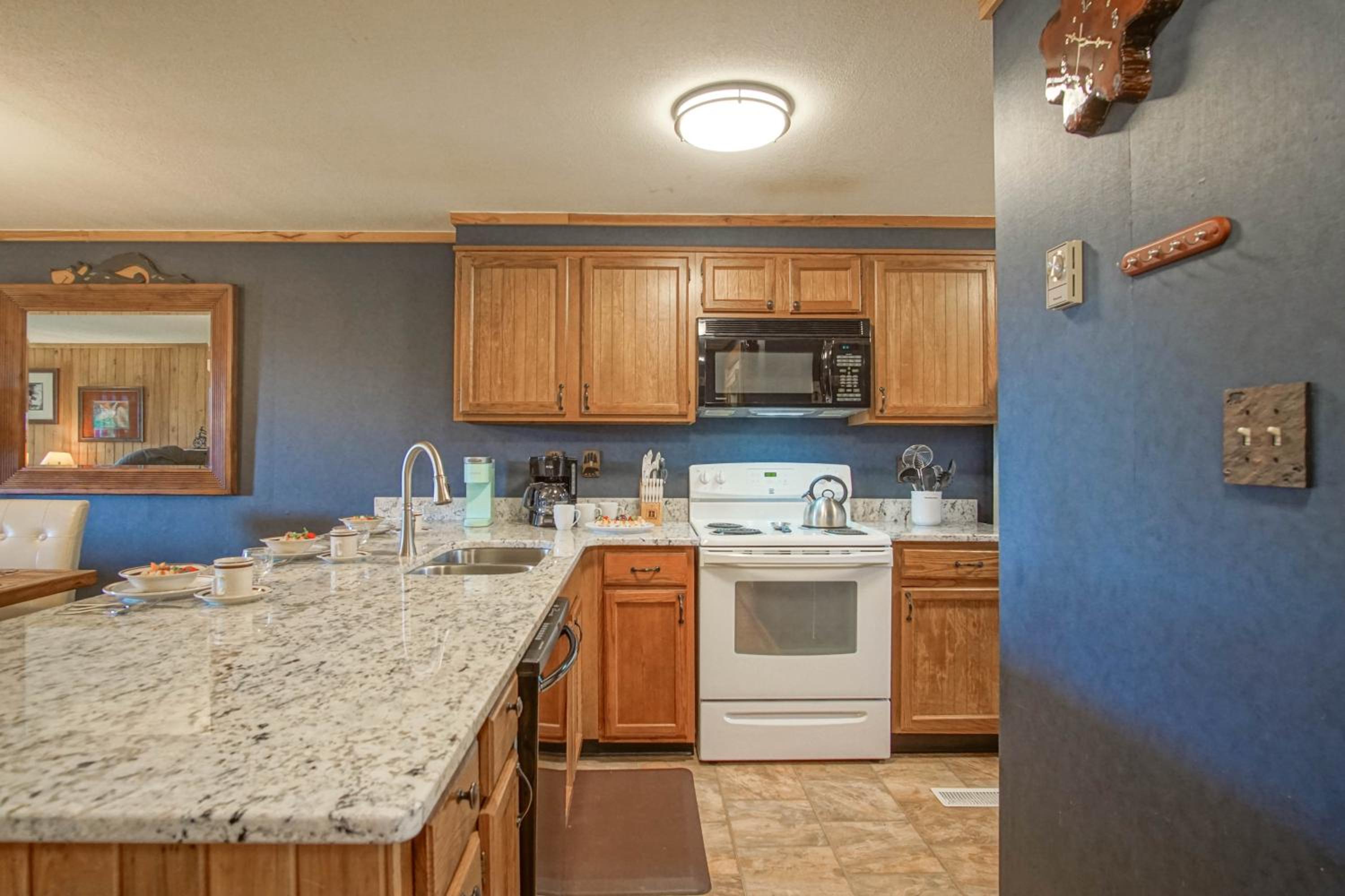Powderidge #31: 2 Bedrooms, 2 Full Baths: Slope Side, Wood Fireplace