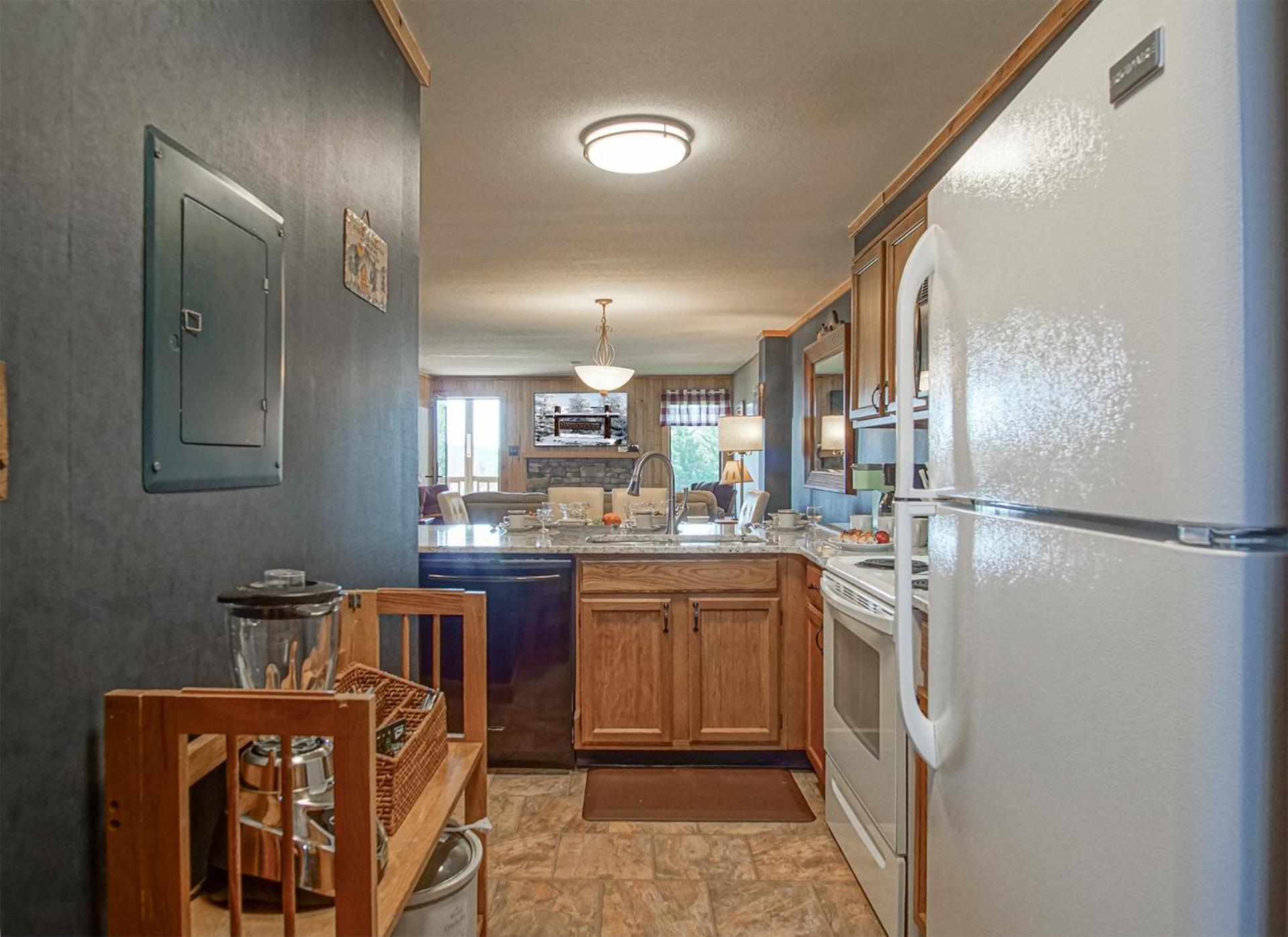 Powderidge #31: 2 Bedrooms, 2 Full Baths: Slope Side, Wood Fireplace