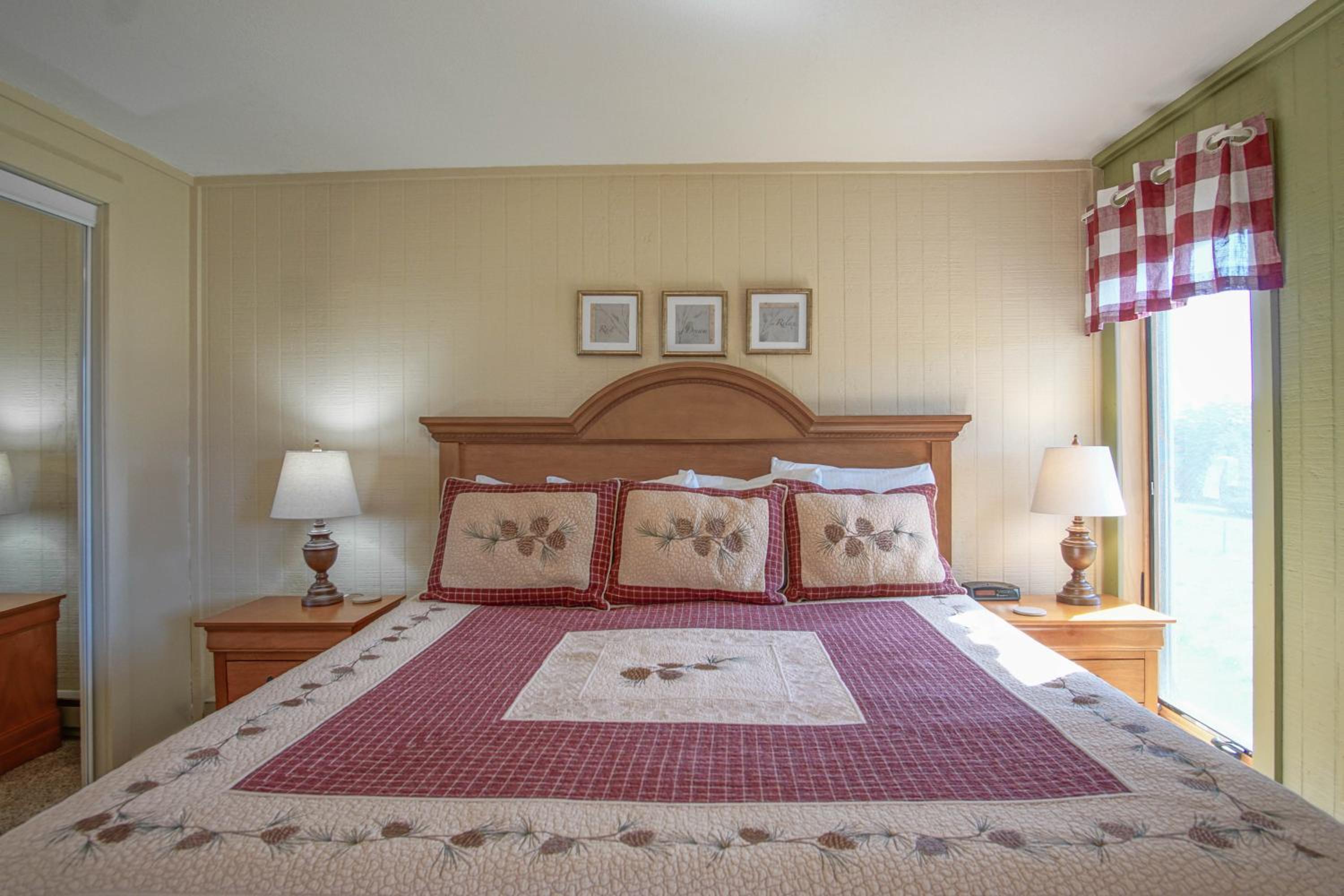 Powderidge #31: 2 Bedrooms, 2 Full Baths: Slope Side, Wood Fireplace