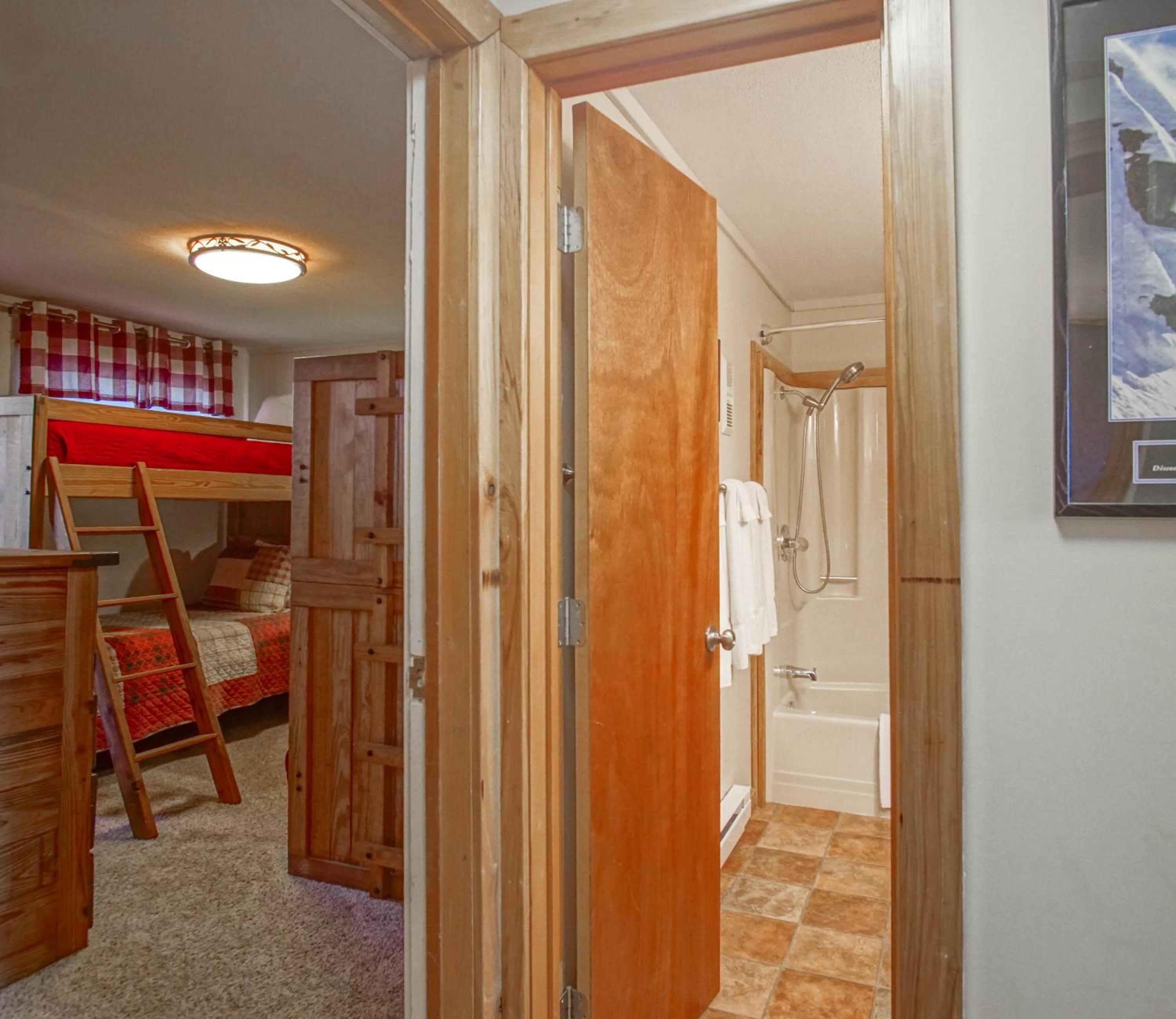 Powderidge #31: 2 Bedrooms, 2 Full Baths: Slope Side, Wood Fireplace