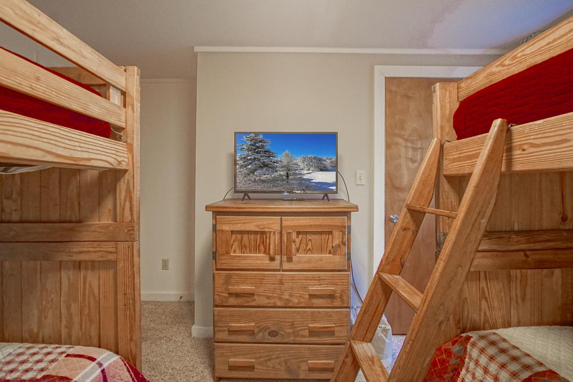 Powderidge #31: 2 Bedrooms, 2 Full Baths: Slope Side, Wood Fireplace