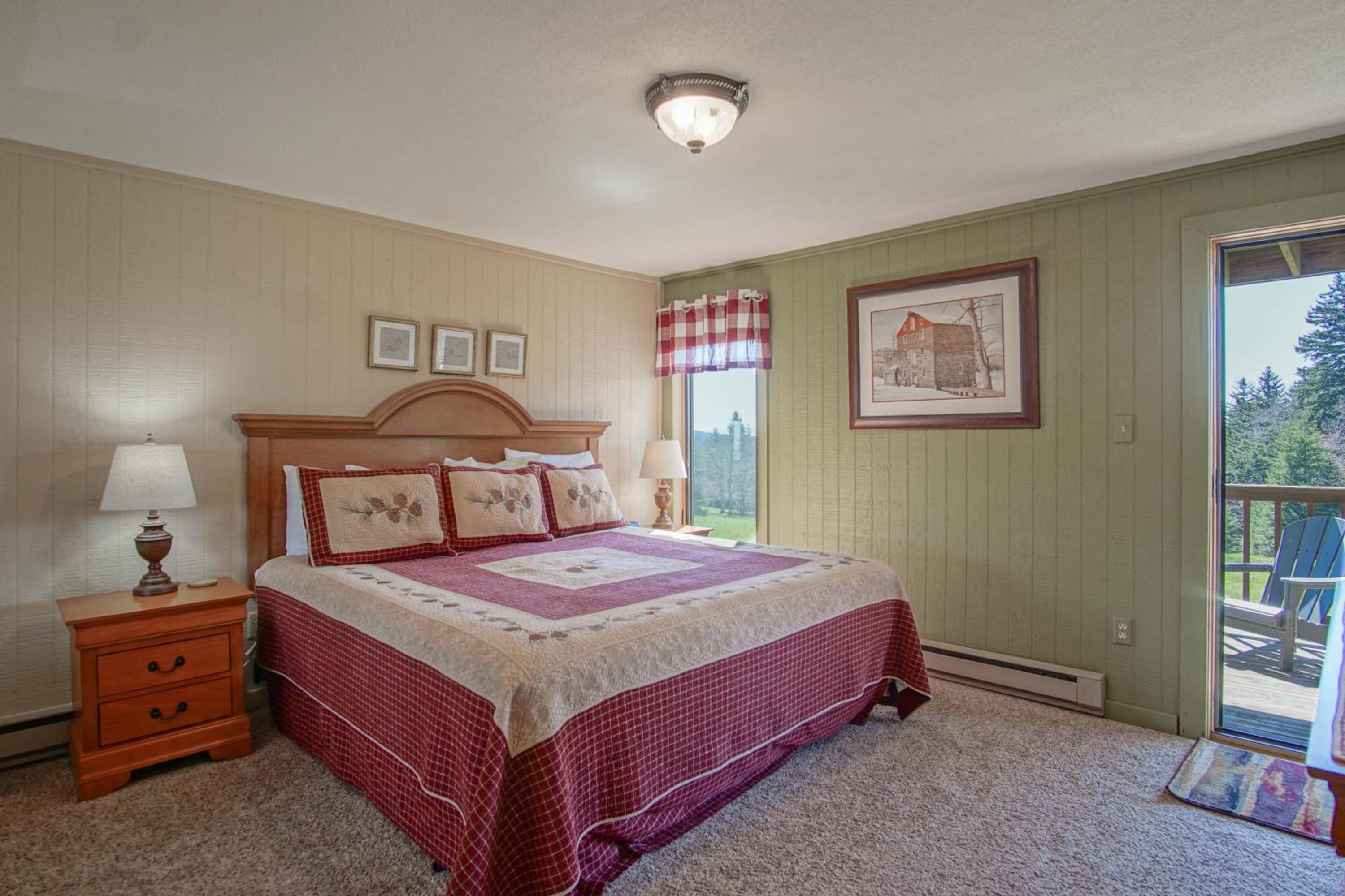 Powderidge #31: 2 Bedrooms, 2 Full Baths: Slope Side, Wood Fireplace
