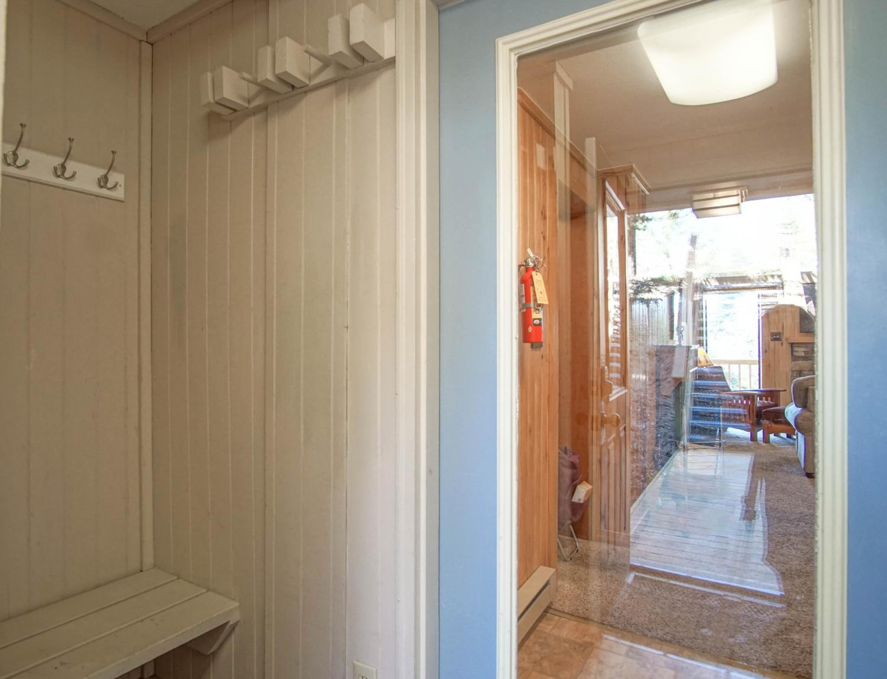 Powderidge #31: 2 Bedrooms, 2 Full Baths: Slope Side, Wood Fireplace