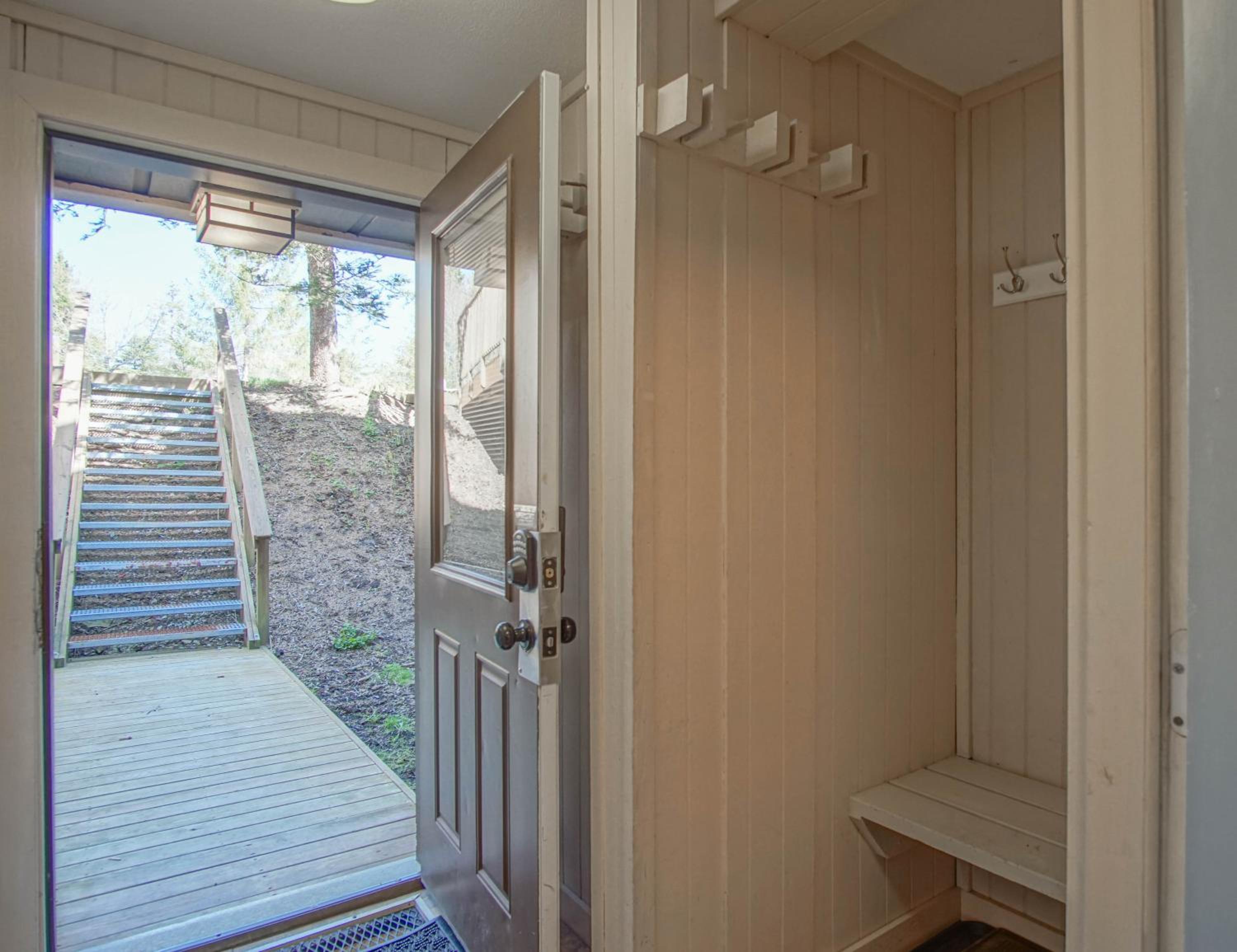 Powderidge #31: 2 Bedrooms, 2 Full Baths: Slope Side, Wood Fireplace