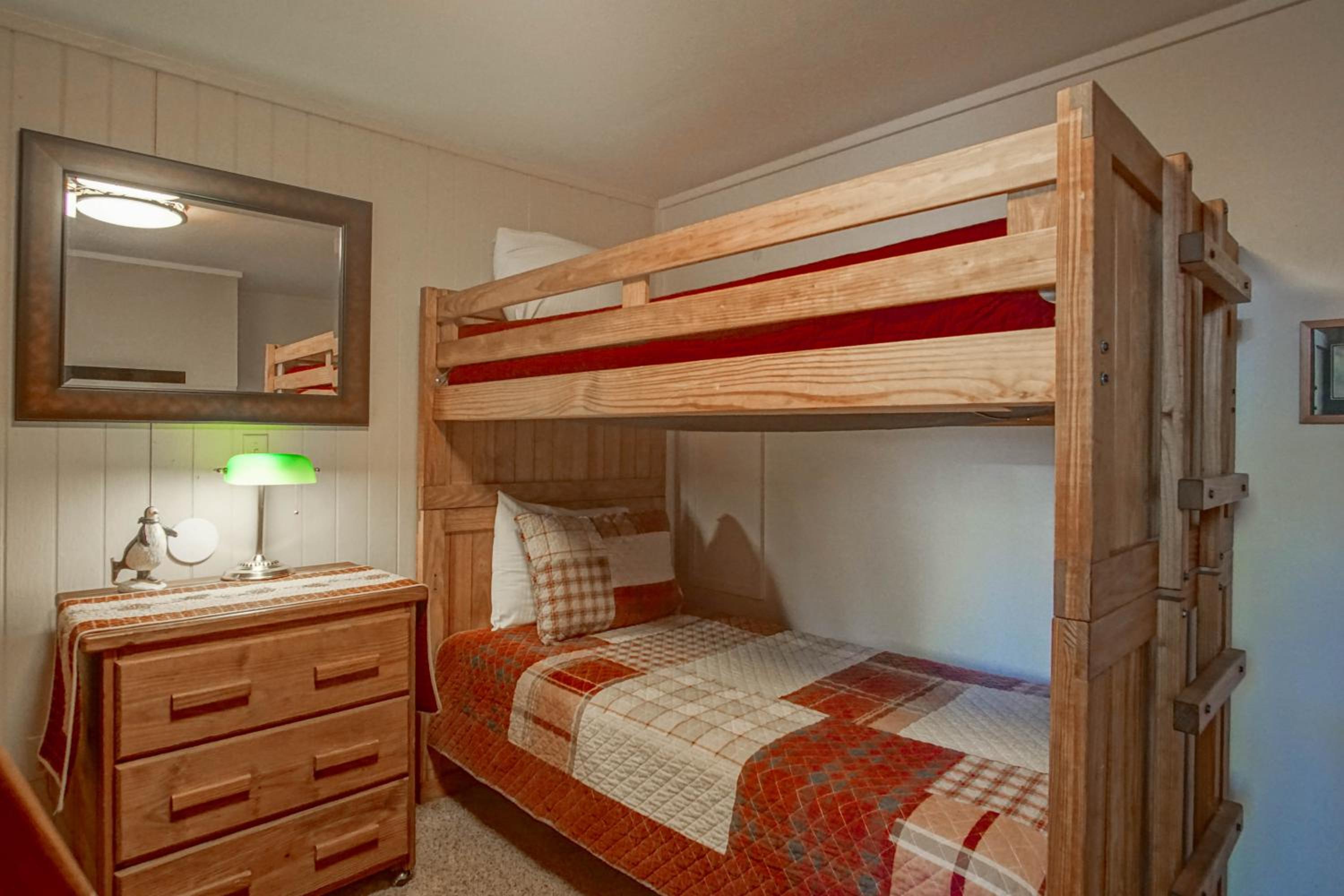 Powderidge #31: 2 Bedrooms, 2 Full Baths: Slope Side, Wood Fireplace