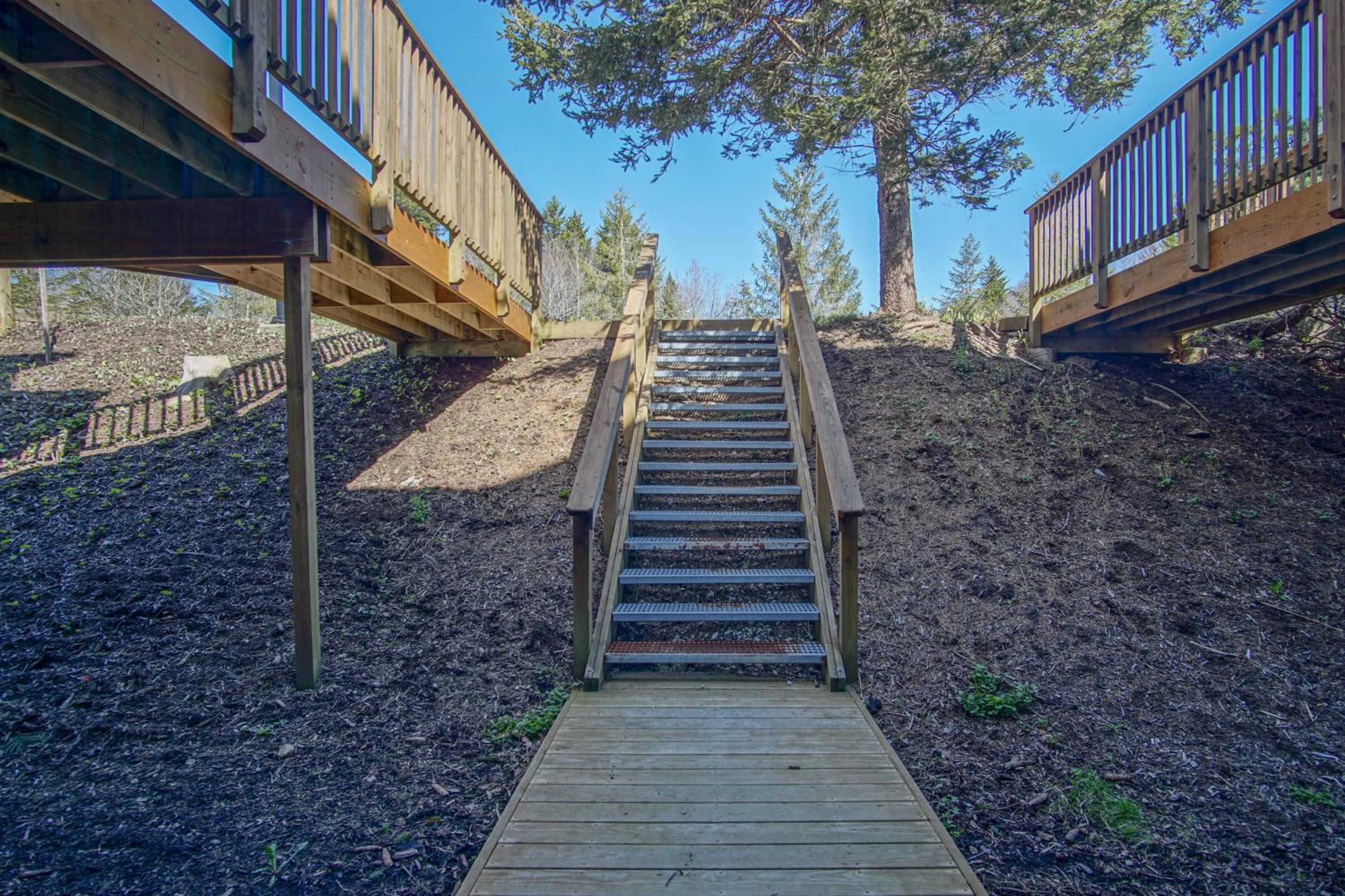 Powderidge #31: 2 Bedrooms, 2 Full Baths: Slope Side, Wood Fireplace