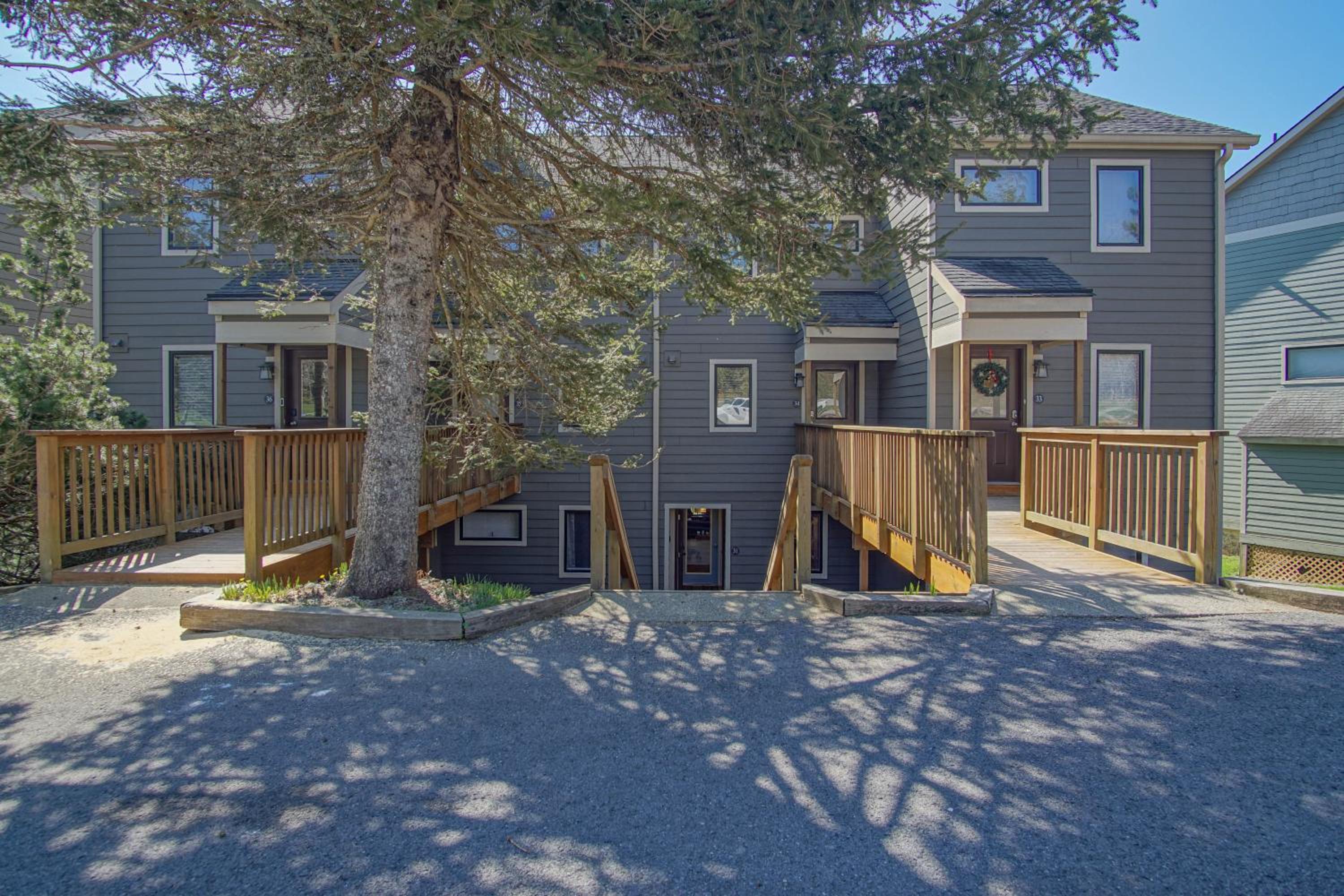 Powderidge #31: 2 Bedrooms, 2 Full Baths: Slope Side, Wood Fireplace