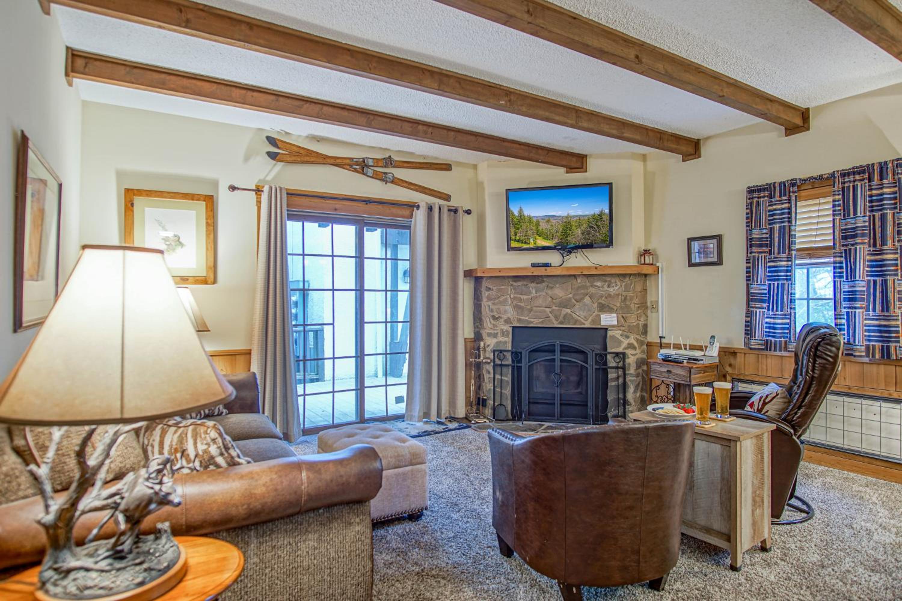 Whistlepunk #31: 2 Bedrooms, 2 Bath: Slope Side, Central Location Wood Fireplace