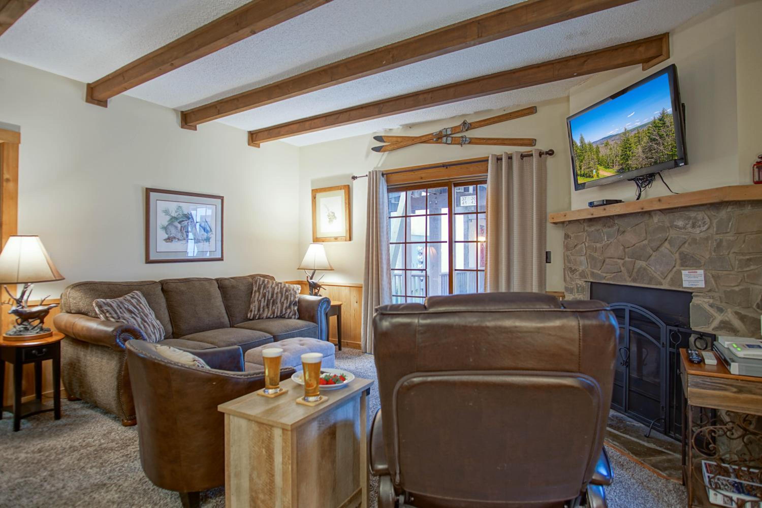 Whistlepunk #31: 2 Bedrooms, 2 Bath: Slope Side, Central Location Wood Fireplace