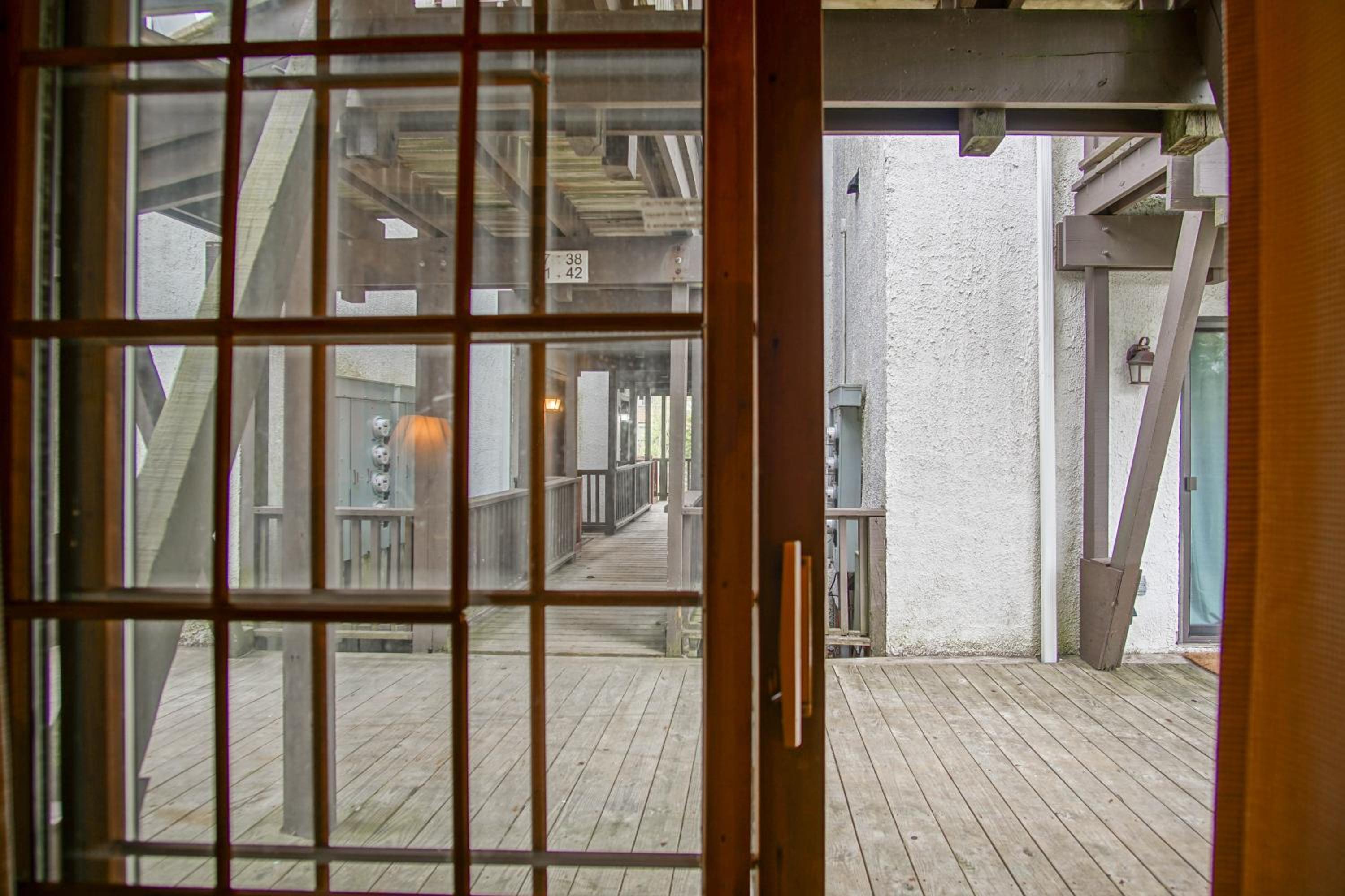 Whistlepunk #31: 2 Bedrooms, 2 Bath: Slope Side, Central Location Wood Fireplace