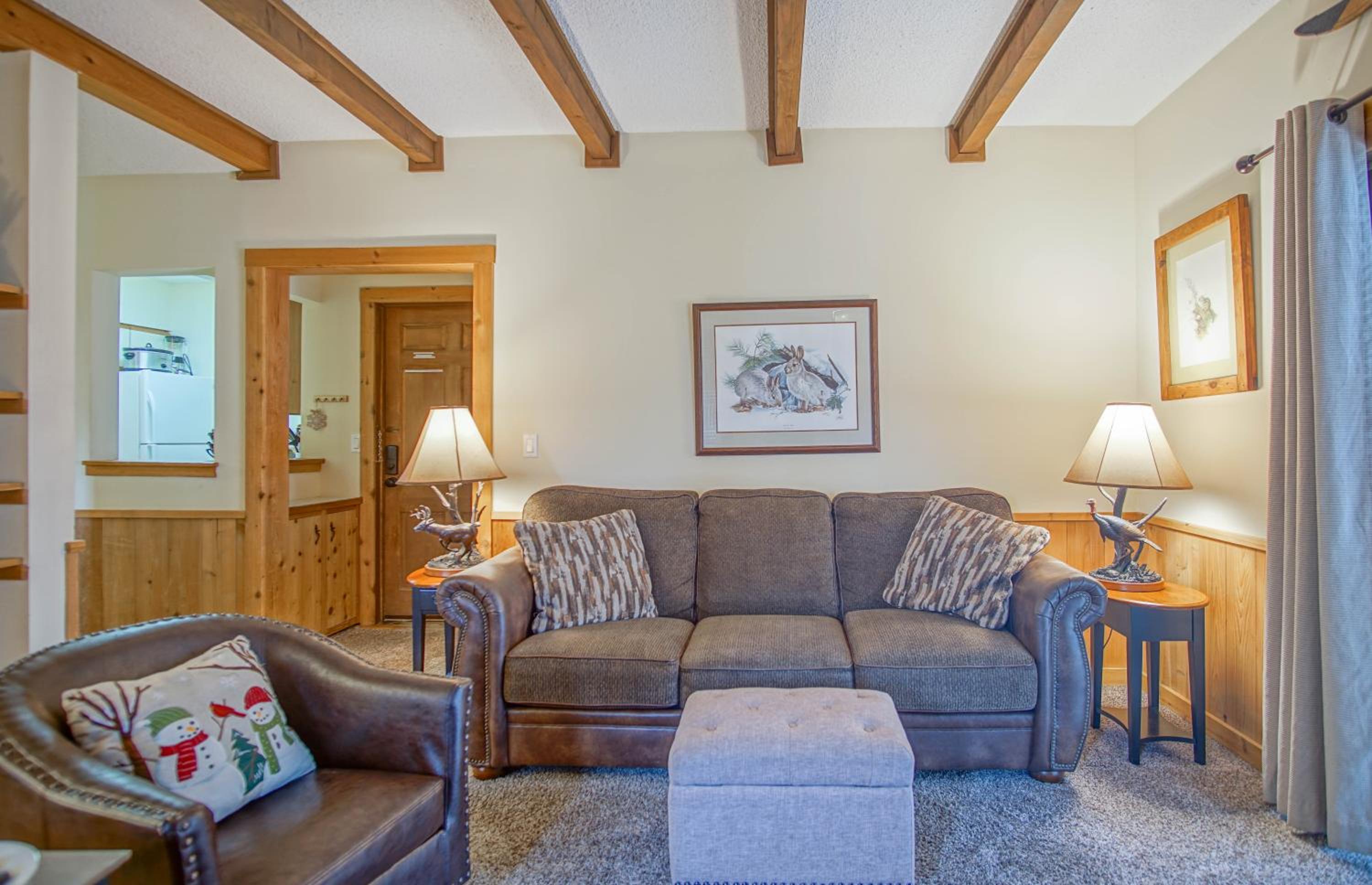 Whistlepunk #31: 2 Bedrooms, 2 Bath: Slope Side, Central Location Wood Fireplace