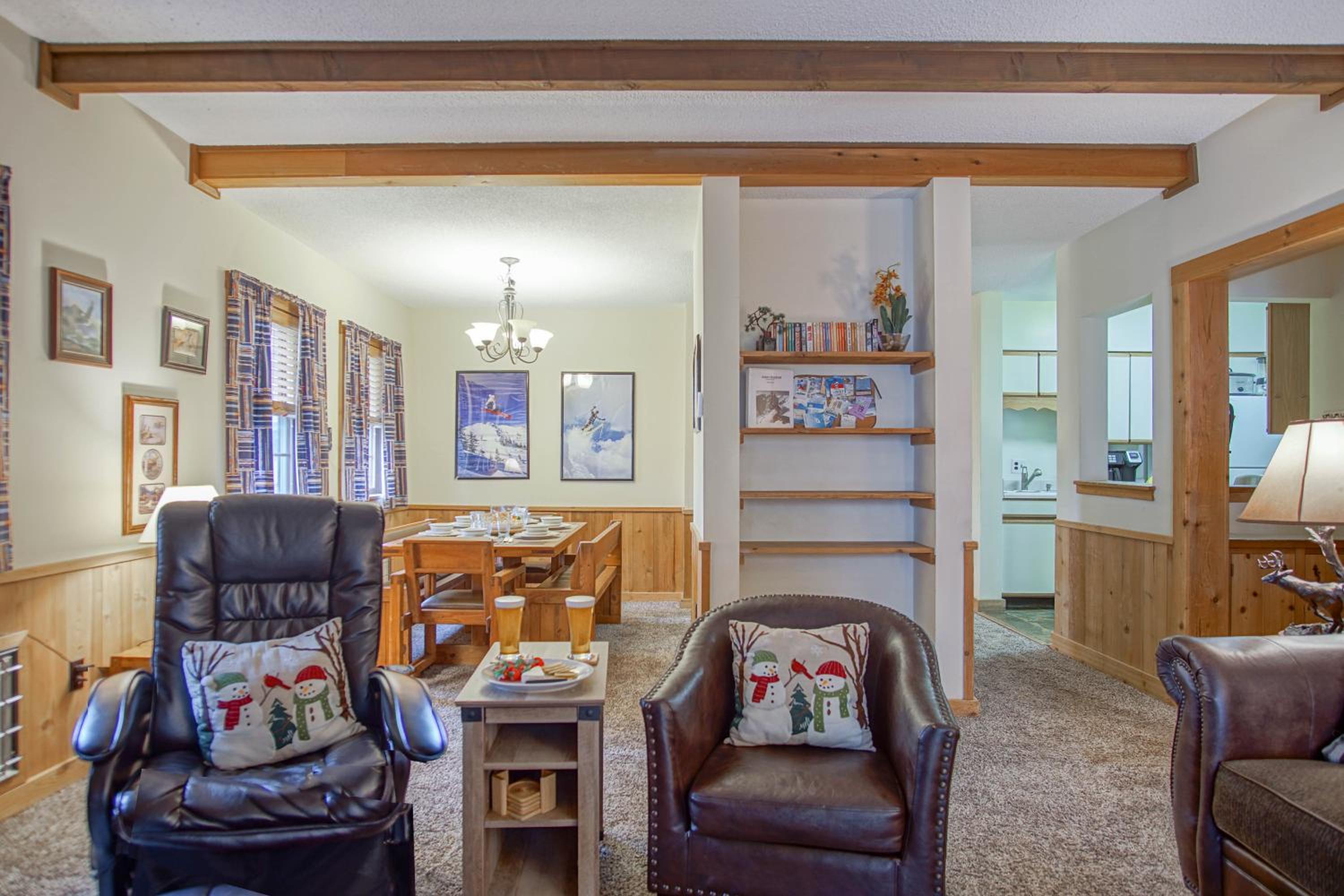 Whistlepunk #31: 2 Bedrooms, 2 Bath: Slope Side, Central Location Wood Fireplace