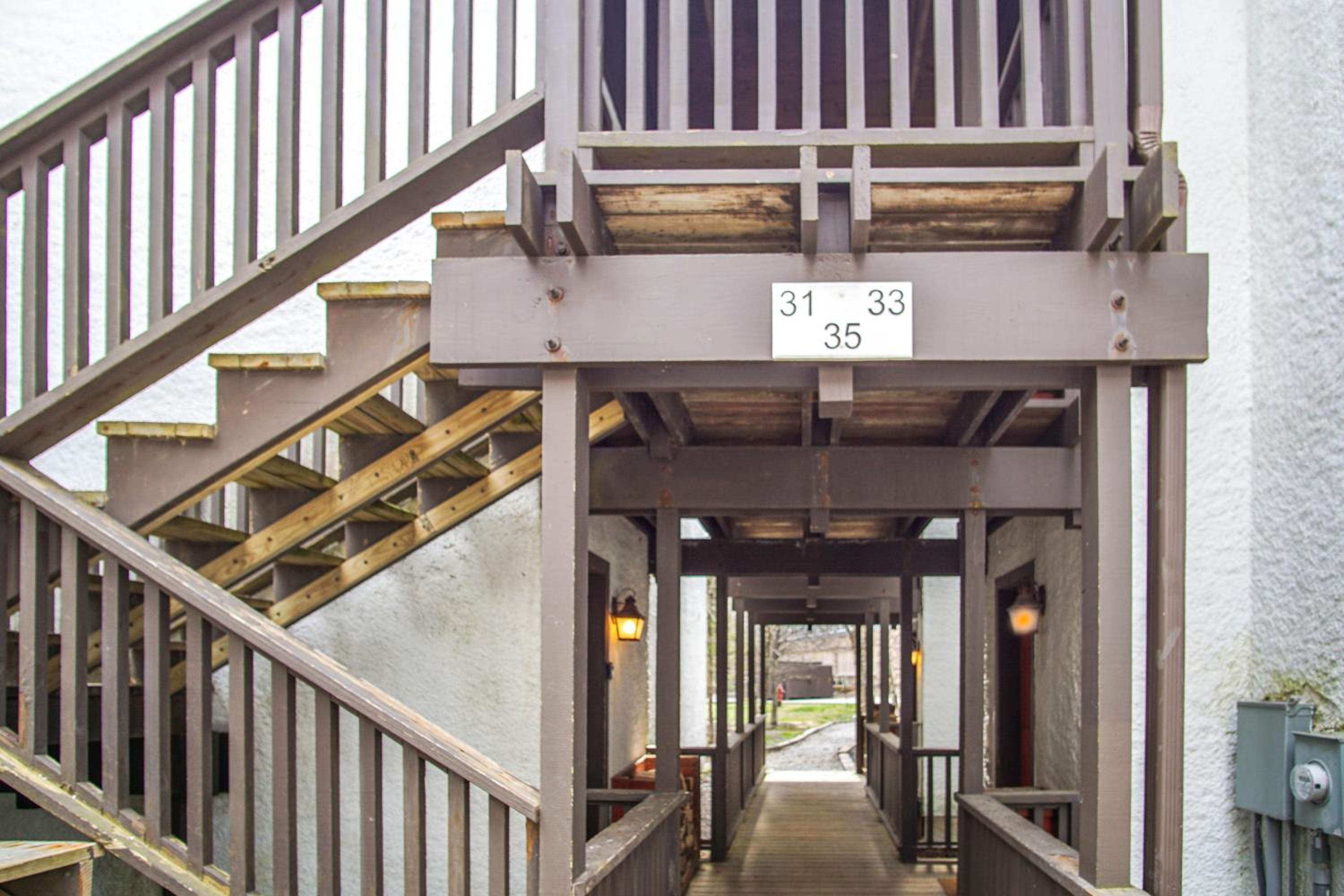 Whistlepunk #31: 2 Bedrooms, 2 Bath: Slope Side, Central Location Wood Fireplace