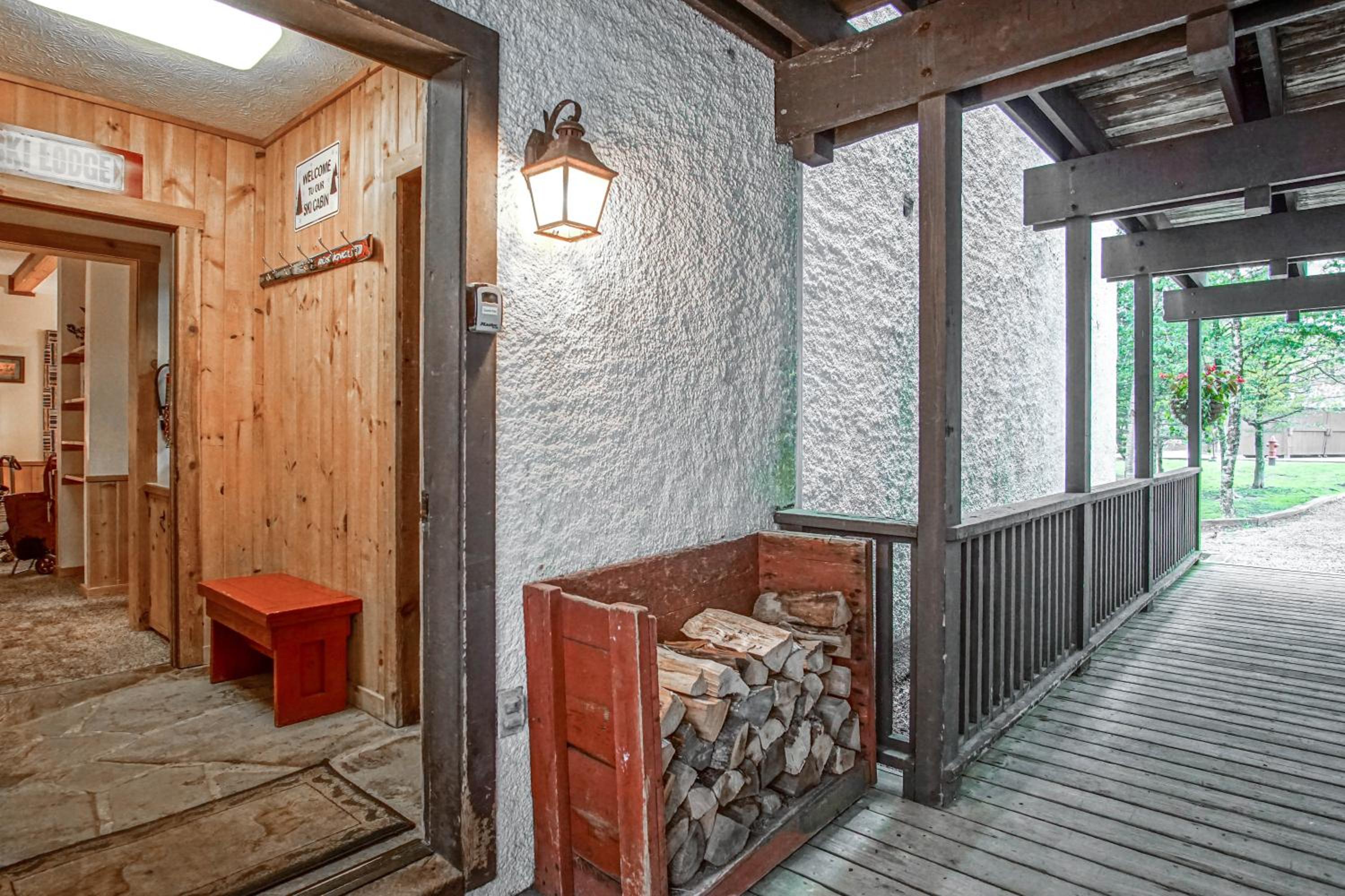 Whistlepunk #31: 2 Bedrooms, 2 Bath: Slope Side, Central Location Wood Fireplace