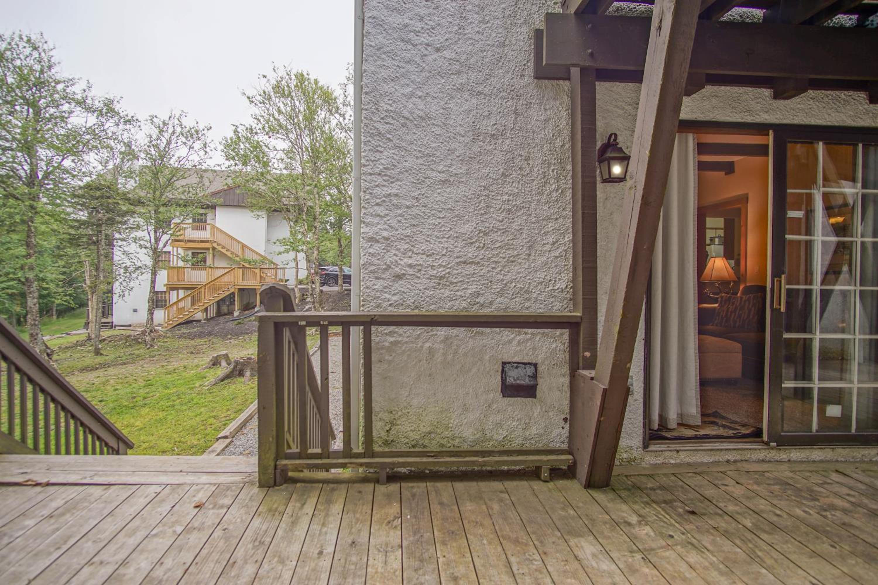 Whistlepunk #31: 2 Bedrooms, 2 Bath: Slope Side, Central Location Wood Fireplace