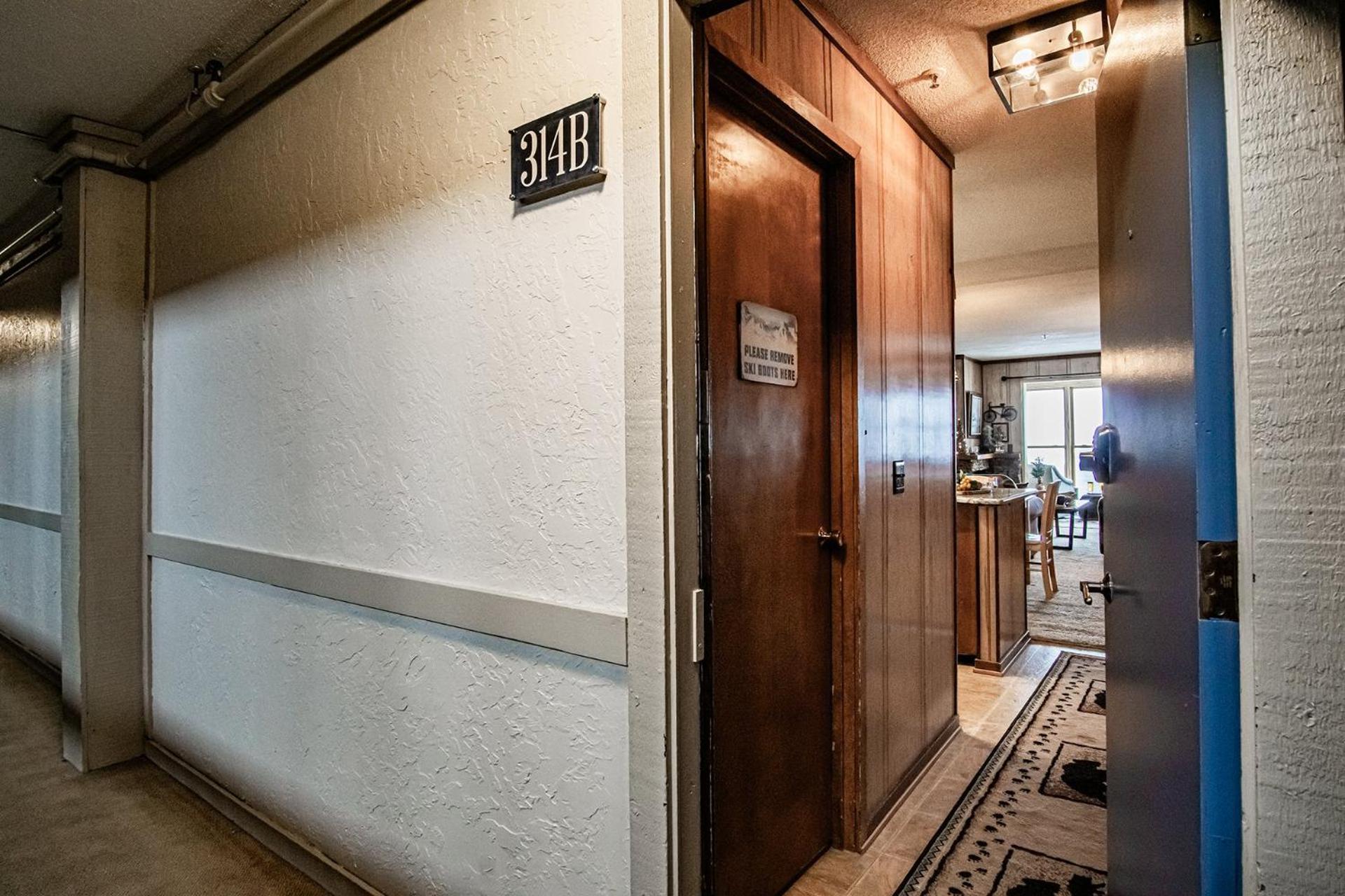 2 Br: SnowCrest 314B: Indoor Hot Tubs Game Room Easy Slope Access