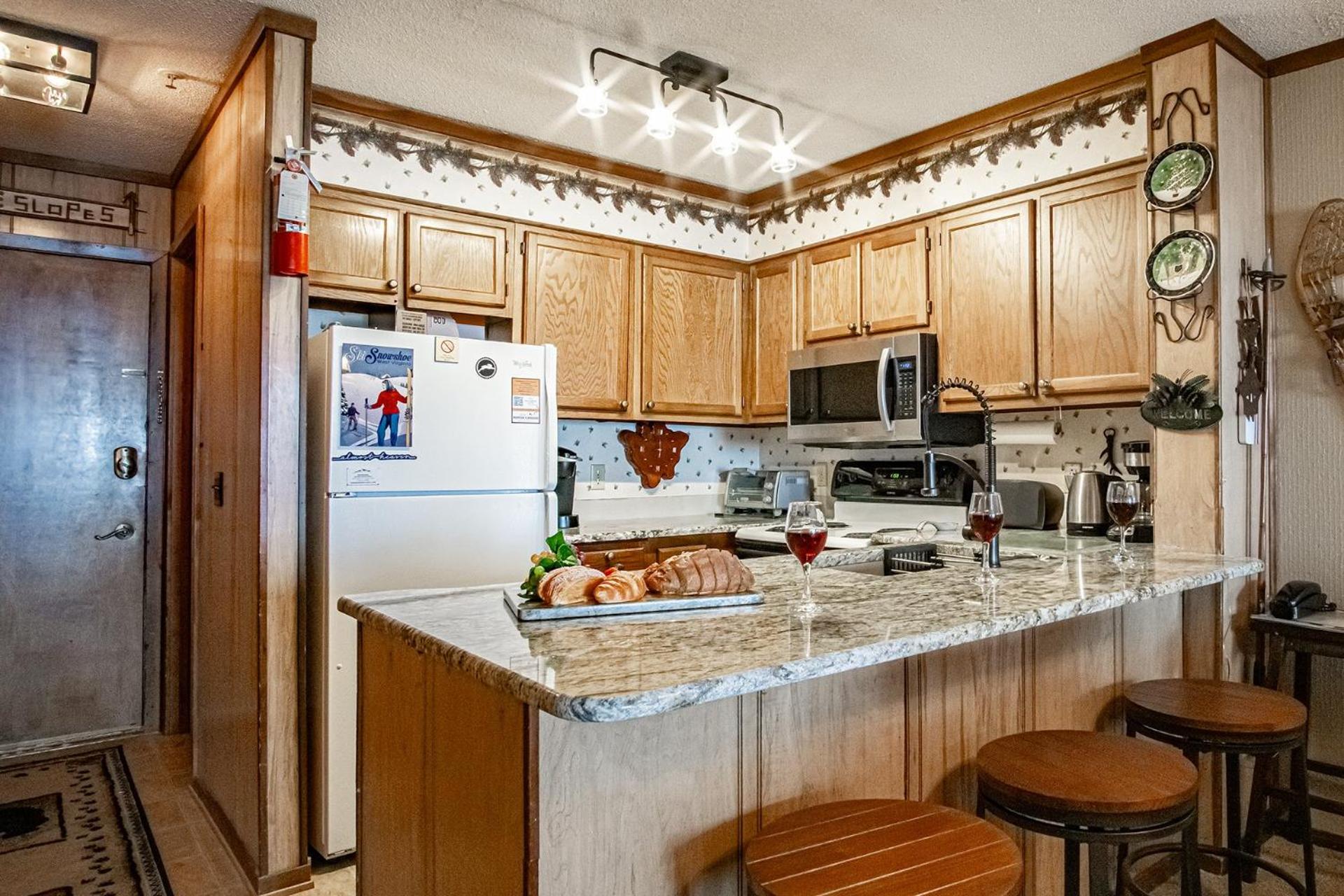 2 Br: SnowCrest 314B: Indoor Hot Tubs Game Room Easy Slope Access