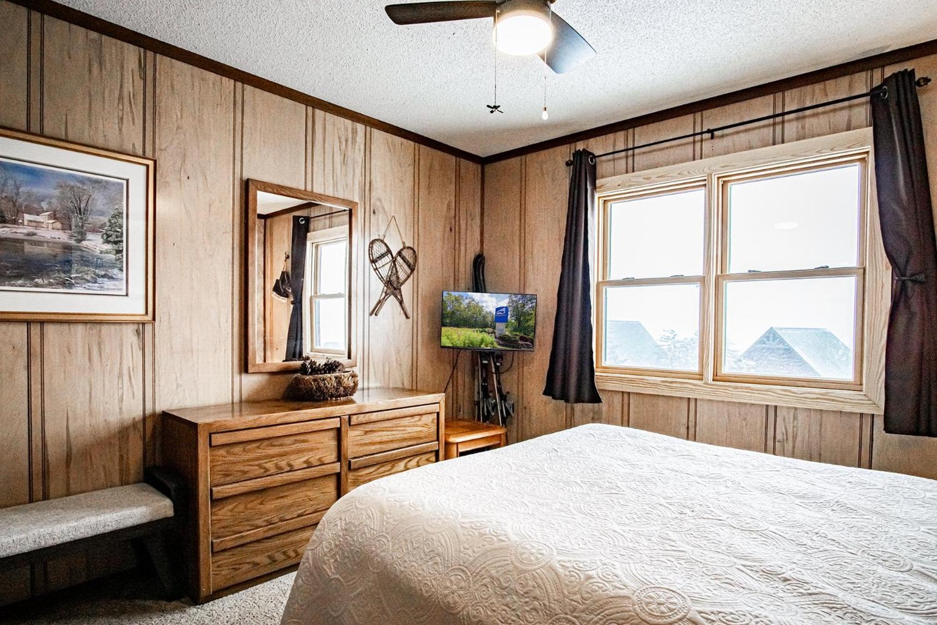 2 Br: SnowCrest 314B: Indoor Hot Tubs Game Room Easy Slope Access