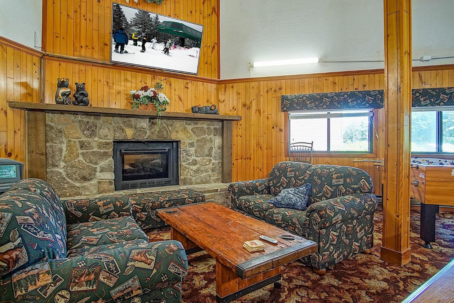 2 Br: SnowCrest 314B: Indoor Hot Tubs Game Room Easy Slope Access