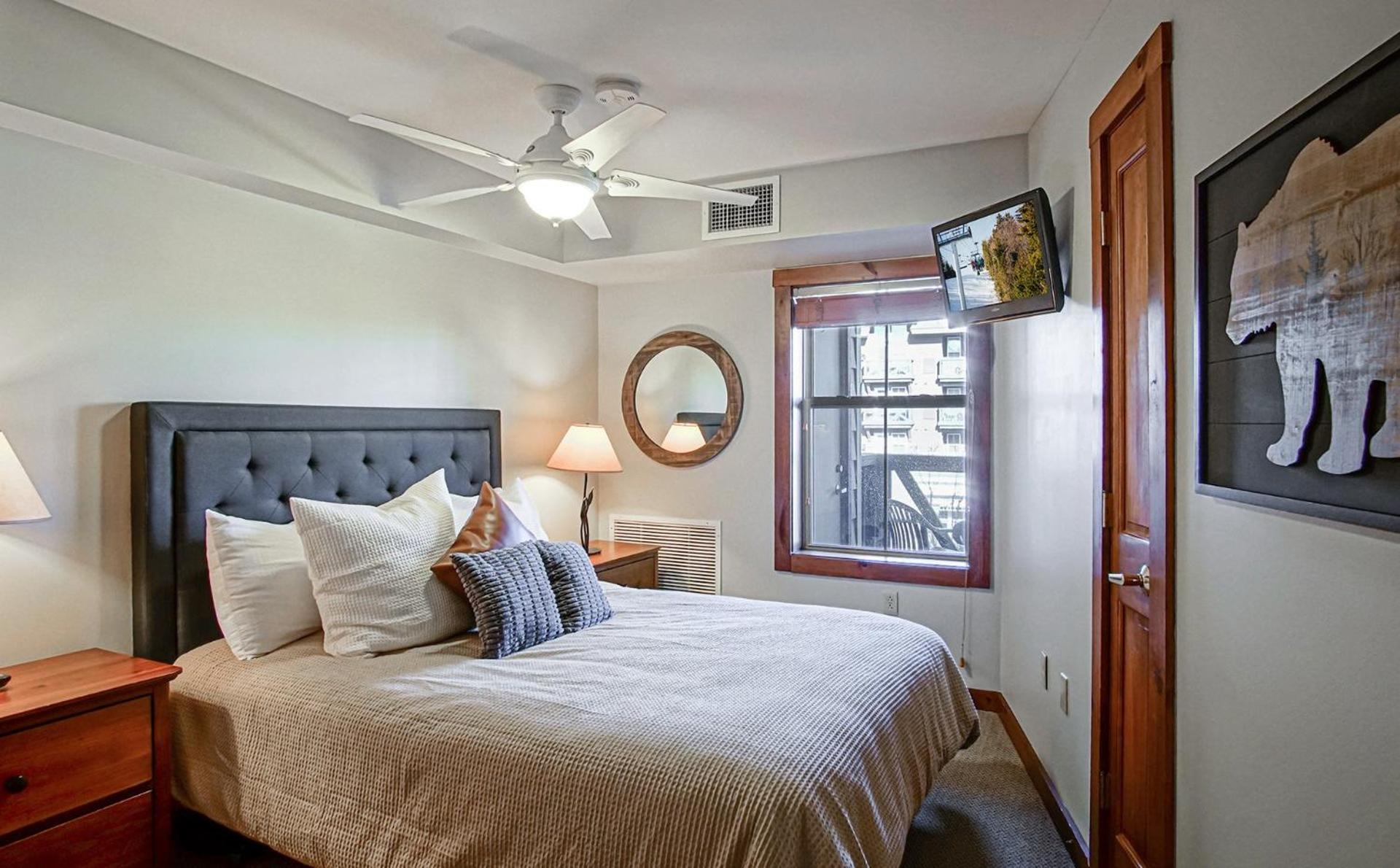 Rimfire 322-323: Combined 2 one bedroom units, Slopeside