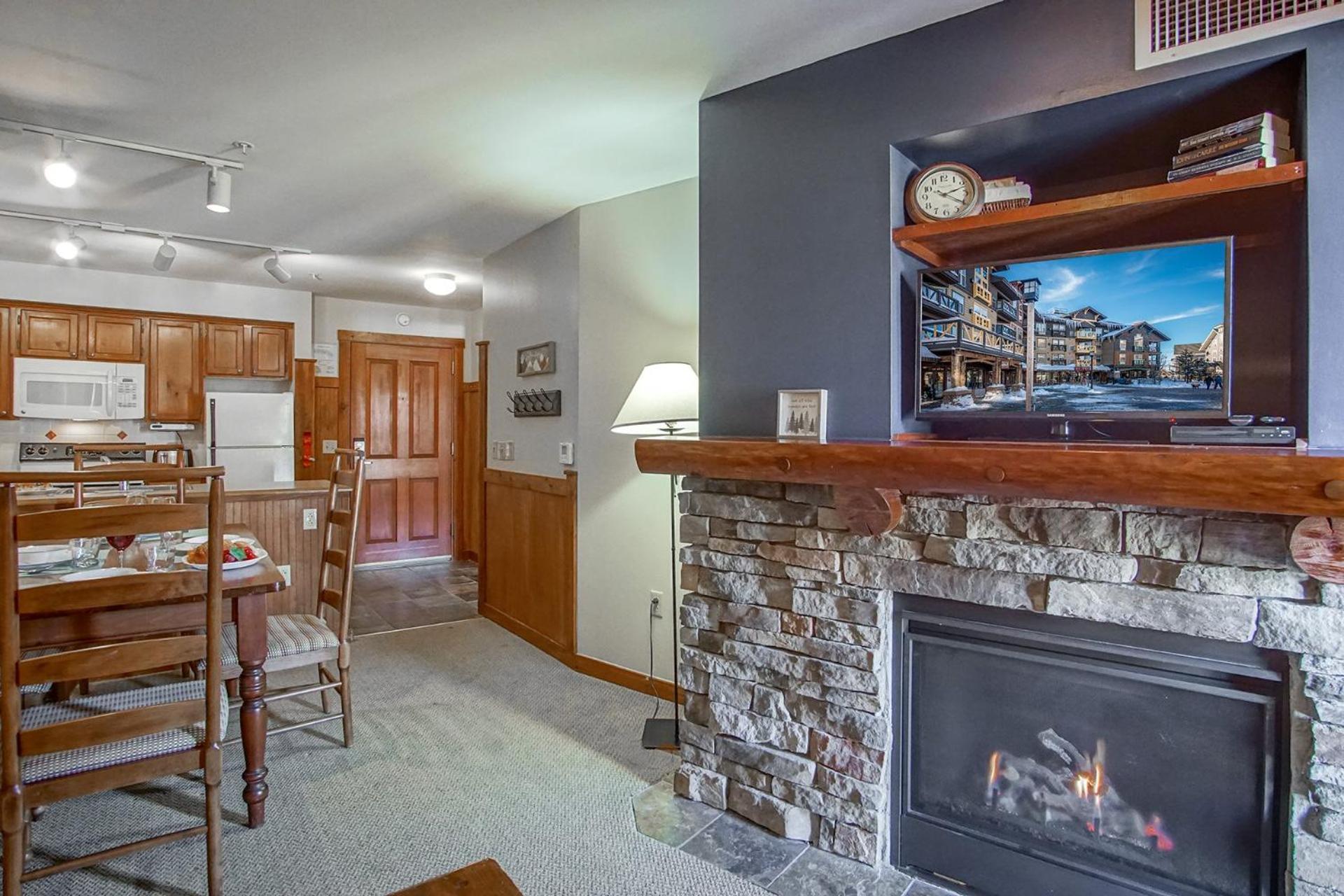 Rimfire 322-323: Combined 2 one bedroom units, Slopeside